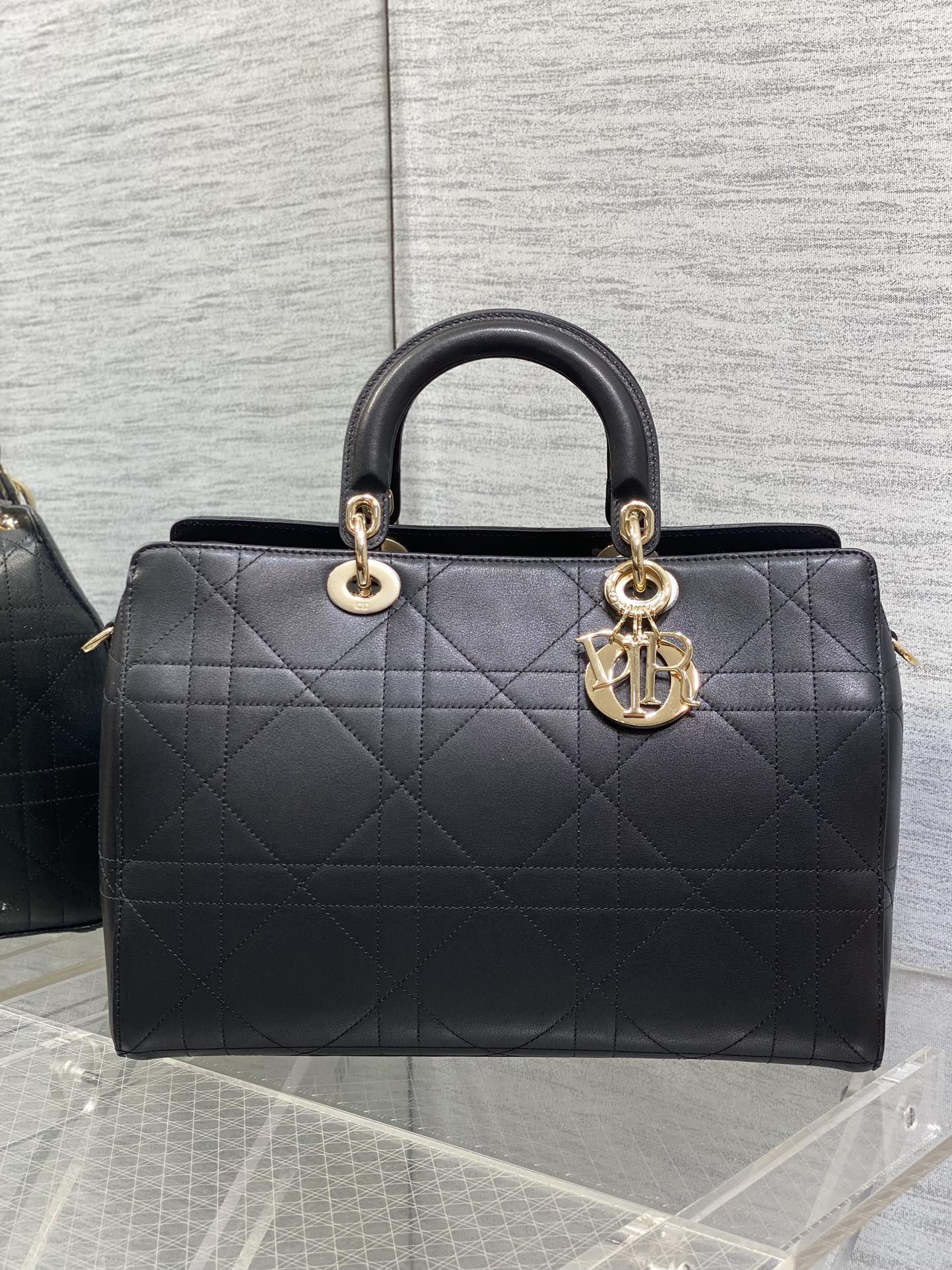 Dior 原單黑色大款手提包 輕奢皮革質感上班族首選| 14 Dior 原單黑色大款手提包 輕奢皮革質感上班族首選