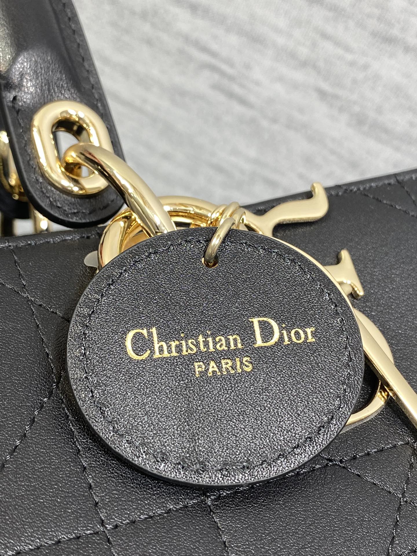 Dior 原單黑色大款手提包 輕奢皮革質感上班族首選| 12 Dior 原單黑色大款手提包 輕奢皮革質感上班族首選