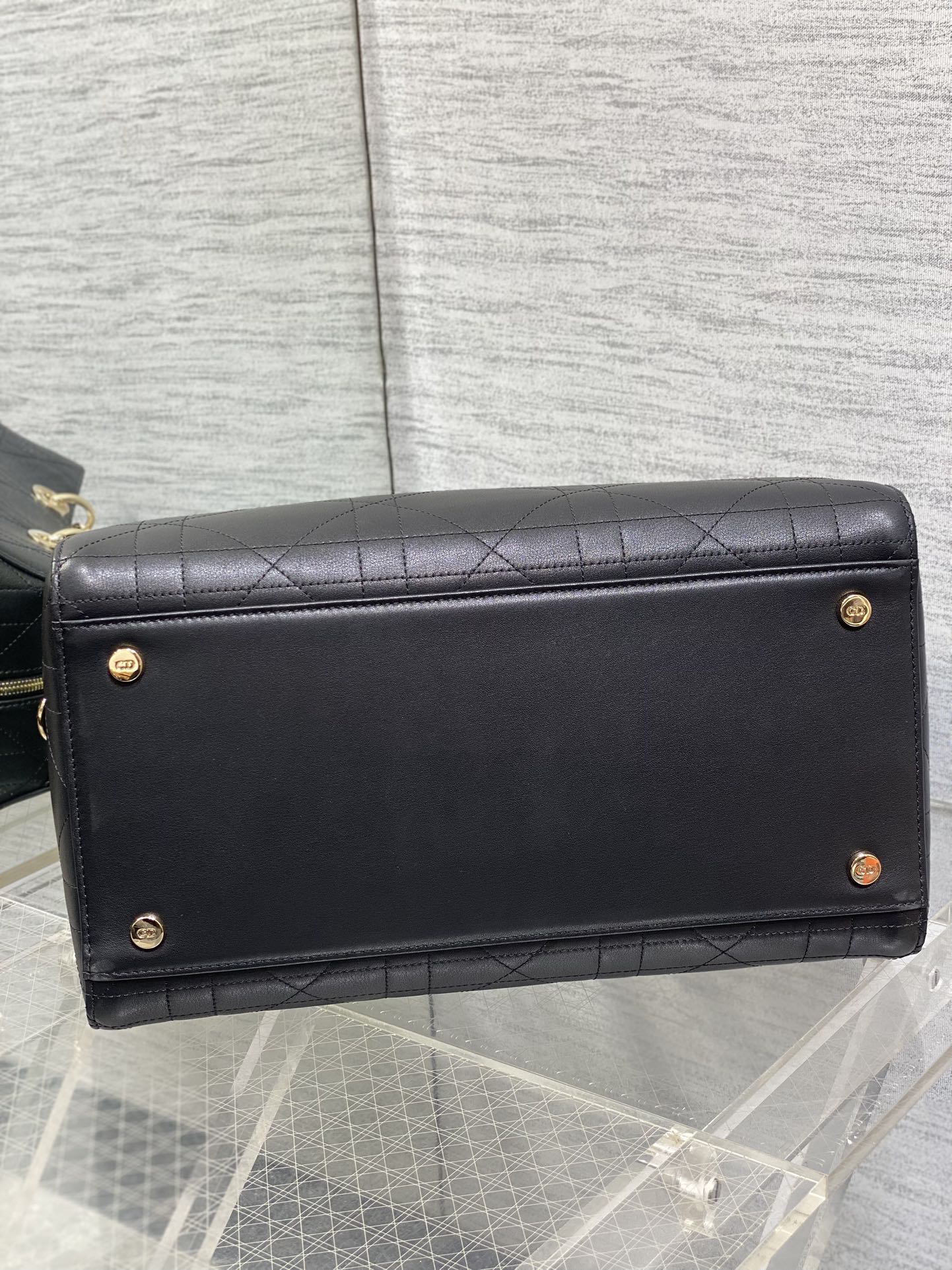 Dior 原單黑色大款手提包 輕奢皮革質感上班族首選| 9 Dior 原單黑色大款手提包 輕奢皮革質感上班族首選