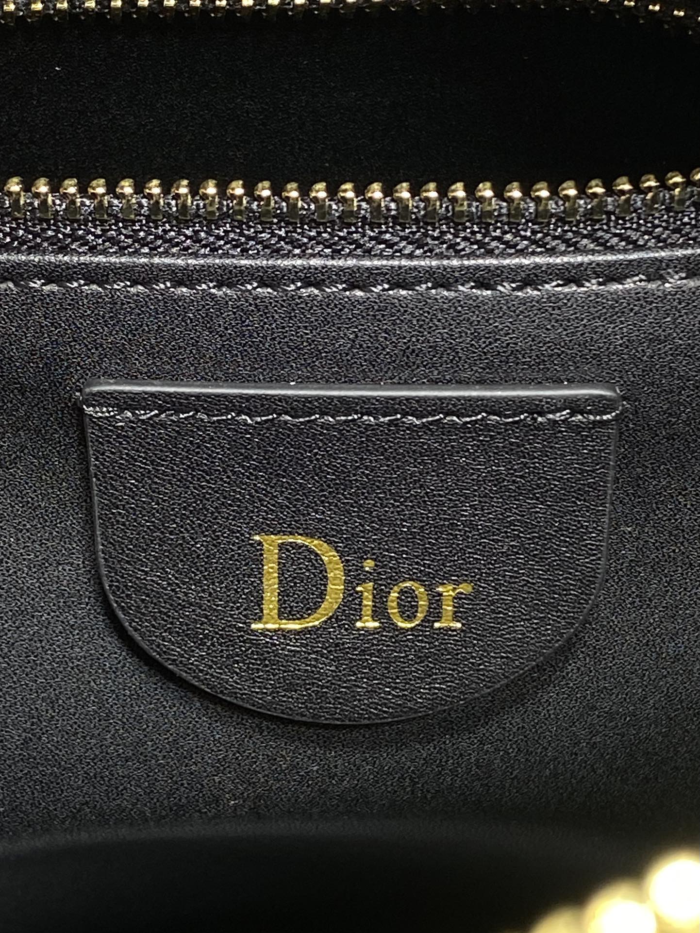 Dior 原單黑色大款手提包 輕奢皮革質感上班族首選| 7 Dior 原單黑色大款手提包 輕奢皮革質感上班族首選