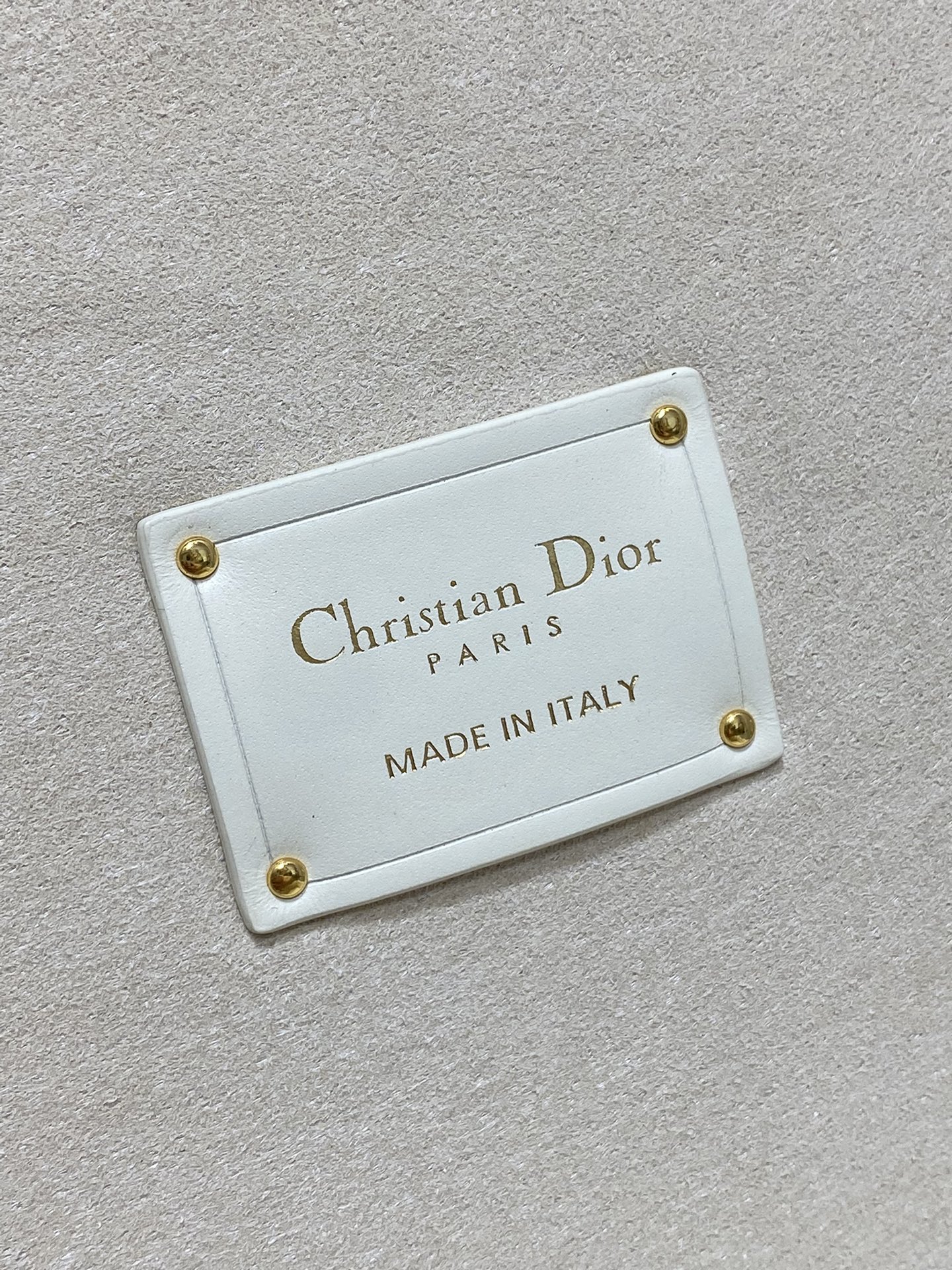 Dior 高仿白色刺繡迷你手提包 動物圖騰設計限量風格款| 7 Dior 高仿白色刺繡迷你手提包 動物圖騰設計限量風格款