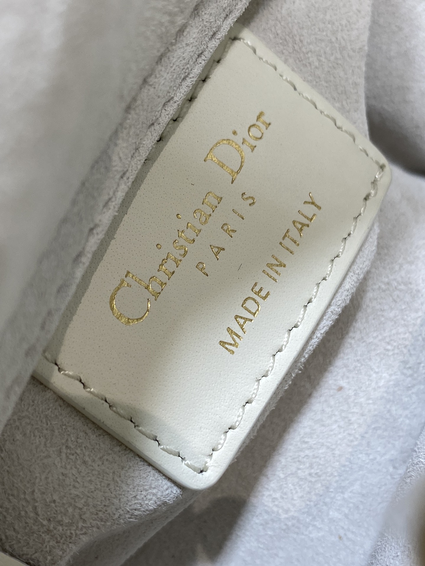 Dior 一比一白金刺繡迷你包 奢華立體葉紋限量盒裝款| 7 Dior 一比一白金刺繡迷你包 奢華立體葉紋限量盒裝款