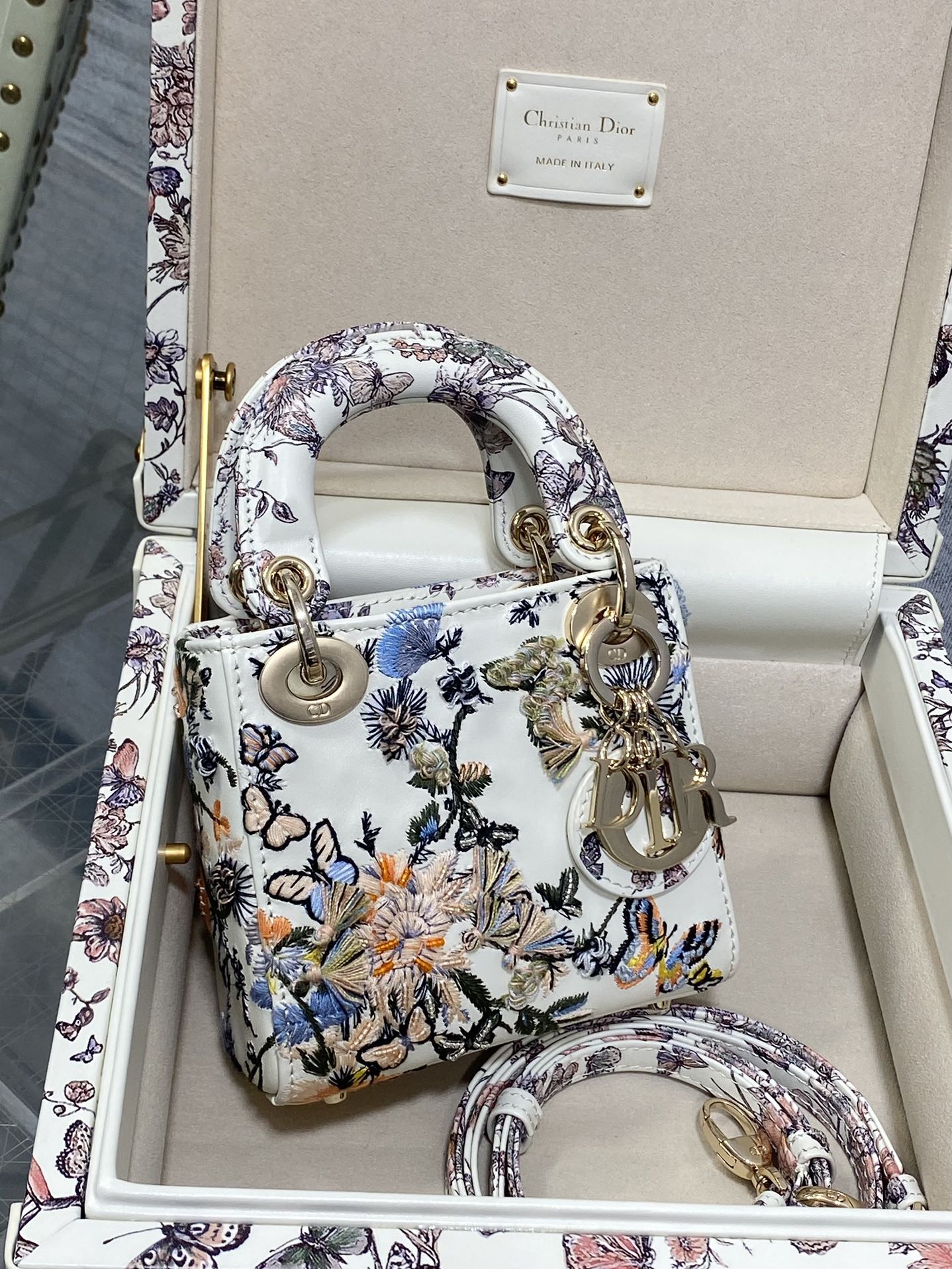 Dior A貨蝴蝶刺繡迷你手提包 展示盒版本夢幻印花風格| 14 Dior A貨蝴蝶刺繡迷你手提包 展示盒版本夢幻印花風格