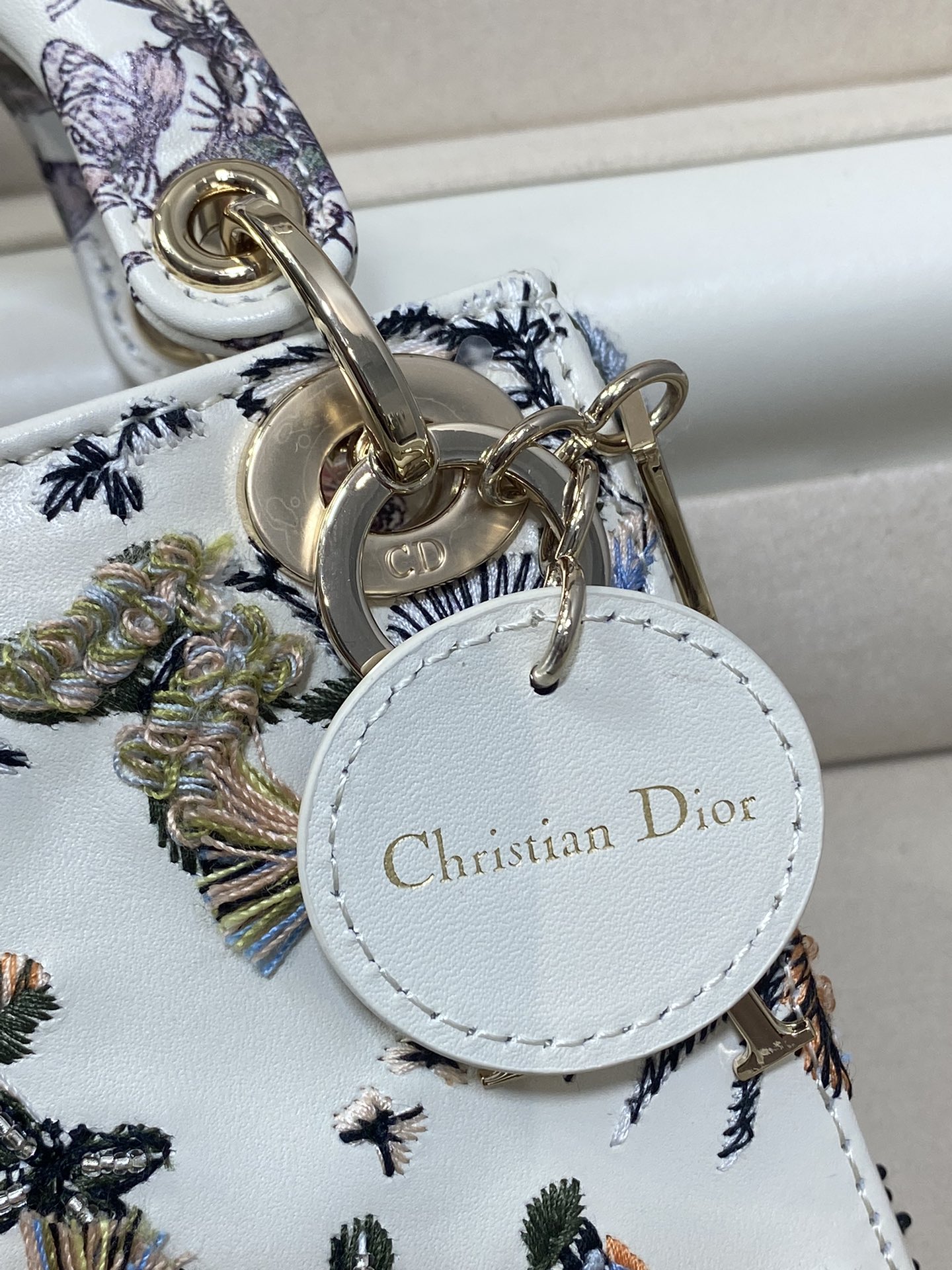 Dior A貨蝴蝶刺繡迷你手提包 展示盒版本夢幻印花風格| 12 Dior A貨蝴蝶刺繡迷你手提包 展示盒版本夢幻印花風格