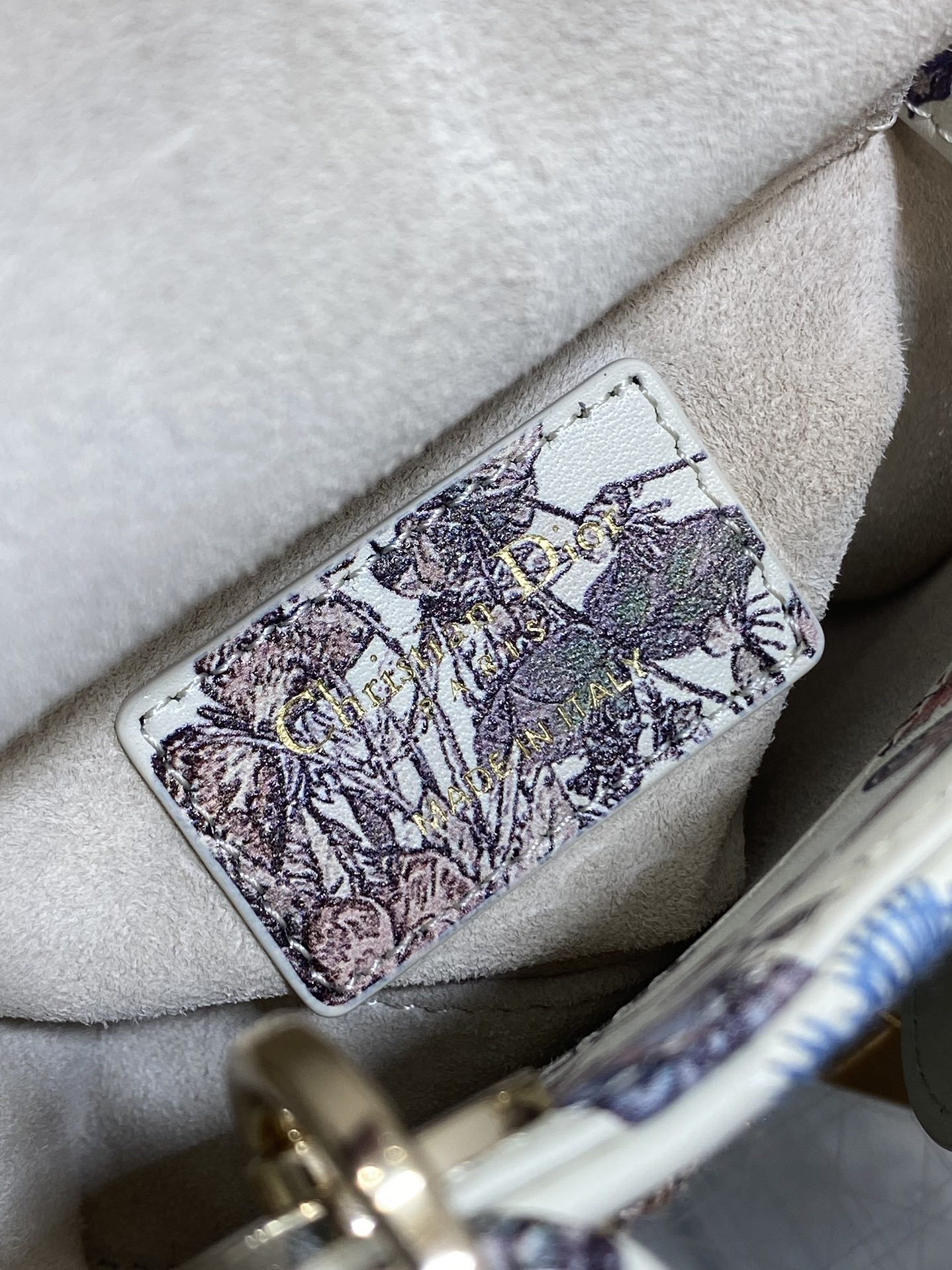 Dior A貨蝴蝶刺繡迷你手提包 展示盒版本夢幻印花風格| 7 Dior A貨蝴蝶刺繡迷你手提包 展示盒版本夢幻印花風格
