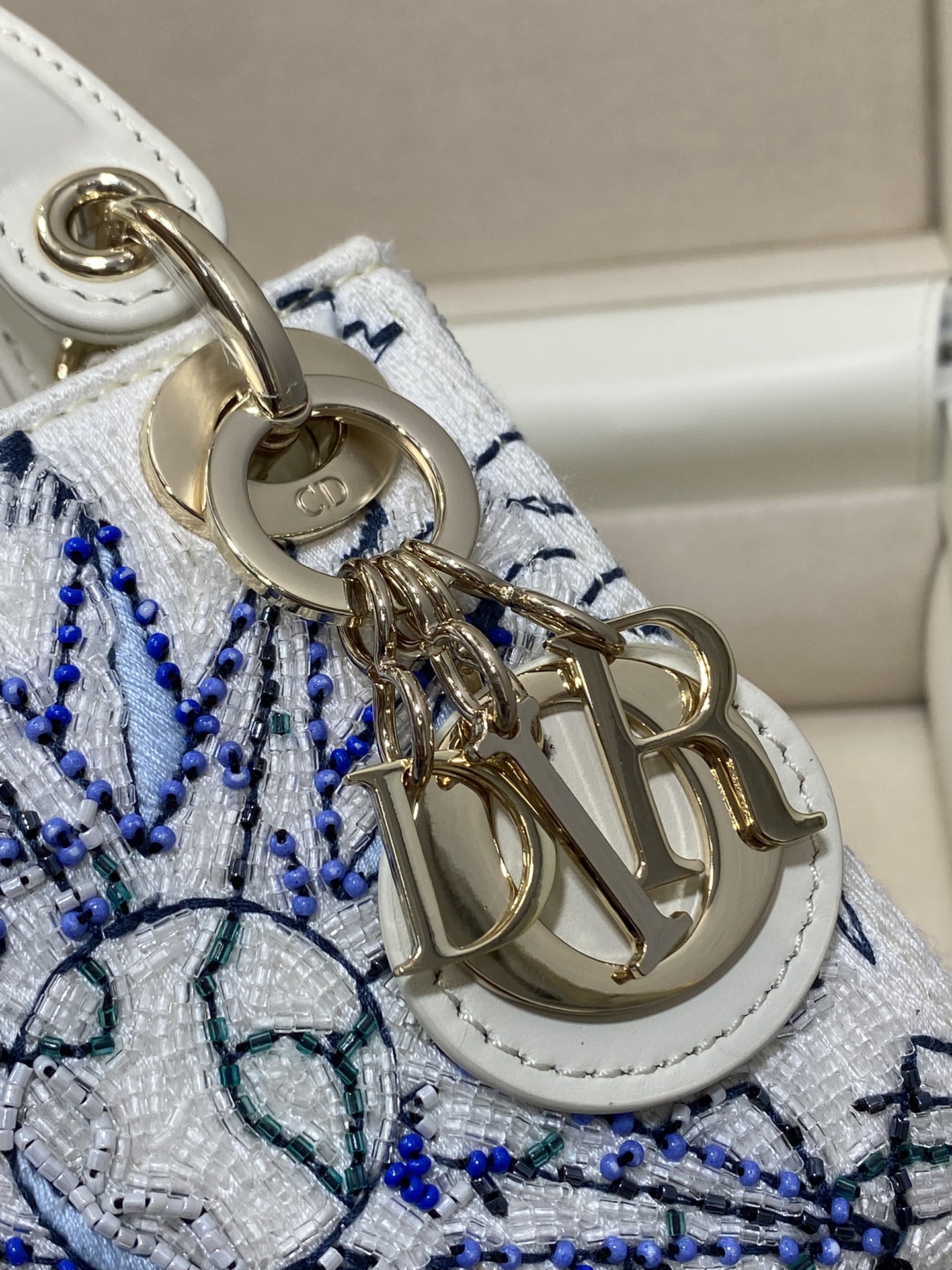 Dior 原單自由女神藍白迷你包 高級刺繡圖騰展示收藏版| 13 Dior 原單自由女神藍白迷你包 高級刺繡圖騰展示收藏版