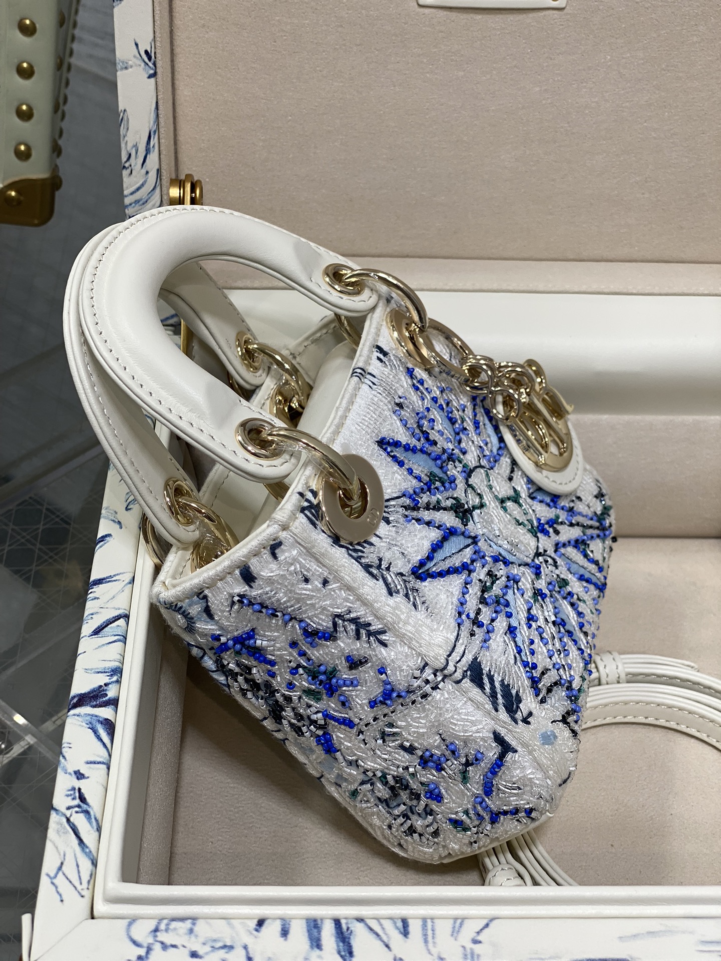 Dior 原單自由女神藍白迷你包 高級刺繡圖騰展示收藏版| 11 Dior 原單自由女神藍白迷你包 高級刺繡圖騰展示收藏版