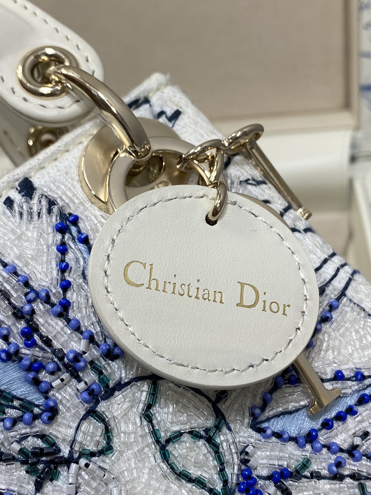 Dior 原單自由女神藍白迷你包 高級刺繡圖騰展示收藏版| 9 Dior 原單自由女神藍白迷你包 高級刺繡圖騰展示收藏版