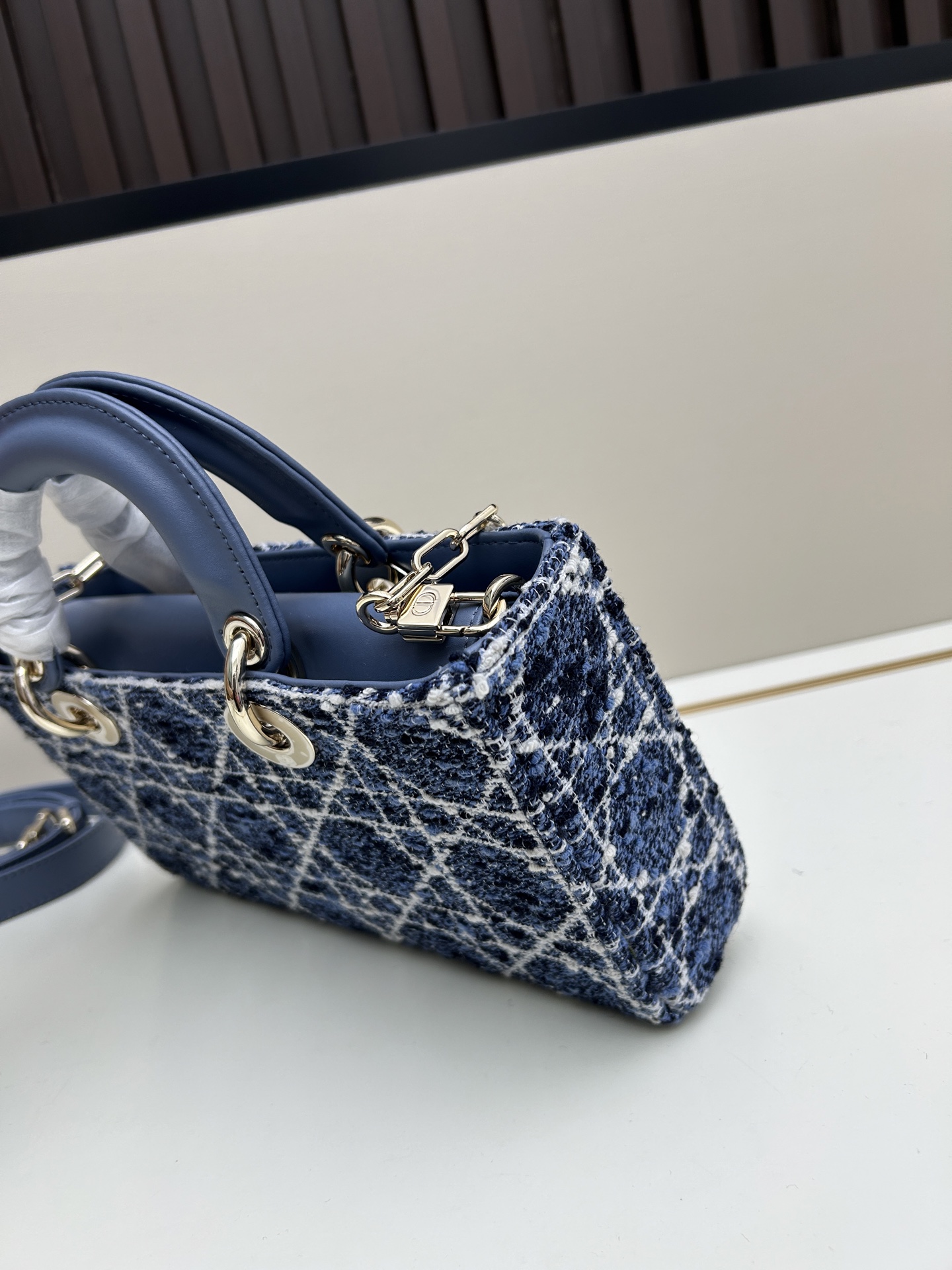Dior 高仿藍色格紋小方手提包 實用鏈條設計氣質包款| 10 Dior 高仿藍色格紋小方手提包 實用鏈條設計氣質包款