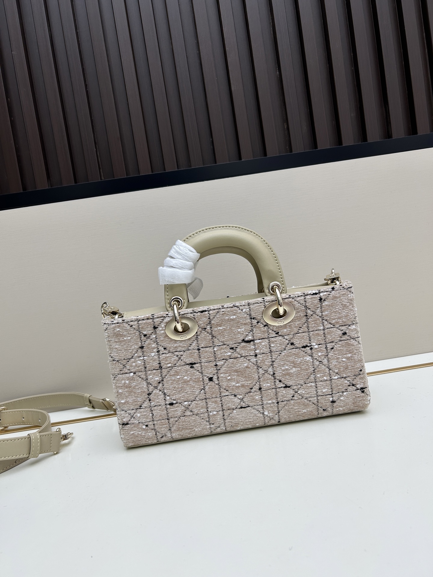 Dior 一比一米杏色方形手提包 簡約鏈條設計輕柔配色款| 13 Dior 一比一米杏色方形手提包 簡約鏈條設計輕柔配色款