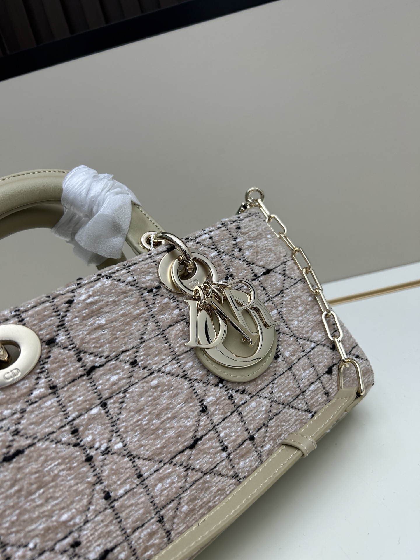 Dior 一比一米杏色方形手提包 簡約鏈條設計輕柔配色款| 12 Dior 一比一米杏色方形手提包 簡約鏈條設計輕柔配色款