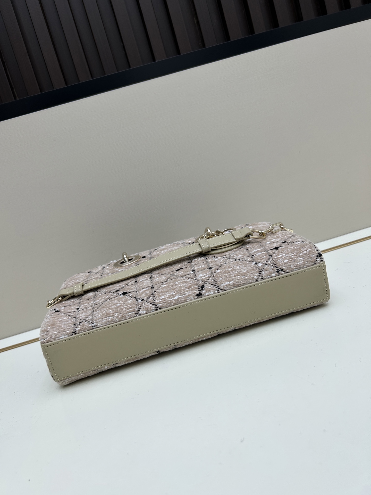 Dior 一比一米杏色方形手提包 簡約鏈條設計輕柔配色款| 11 Dior 一比一米杏色方形手提包 簡約鏈條設計輕柔配色款