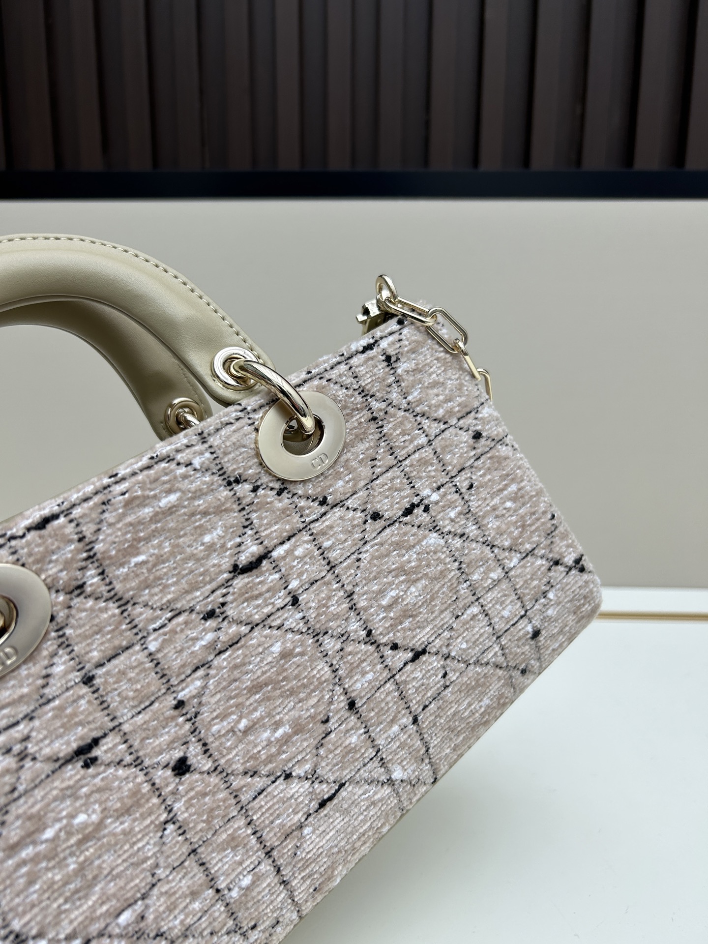 Dior 一比一米杏色方形手提包 簡約鏈條設計輕柔配色款| 9 Dior 一比一米杏色方形手提包 簡約鏈條設計輕柔配色款