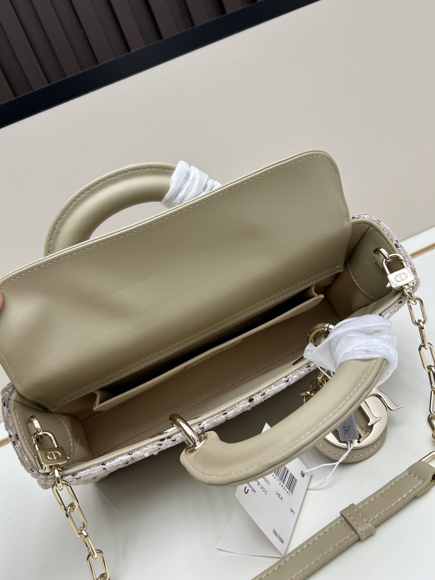 Dior 一比一米杏色方形手提包 簡約鏈條設計輕柔配色款| 8 Dior 一比一米杏色方形手提包 簡約鏈條設計輕柔配色款