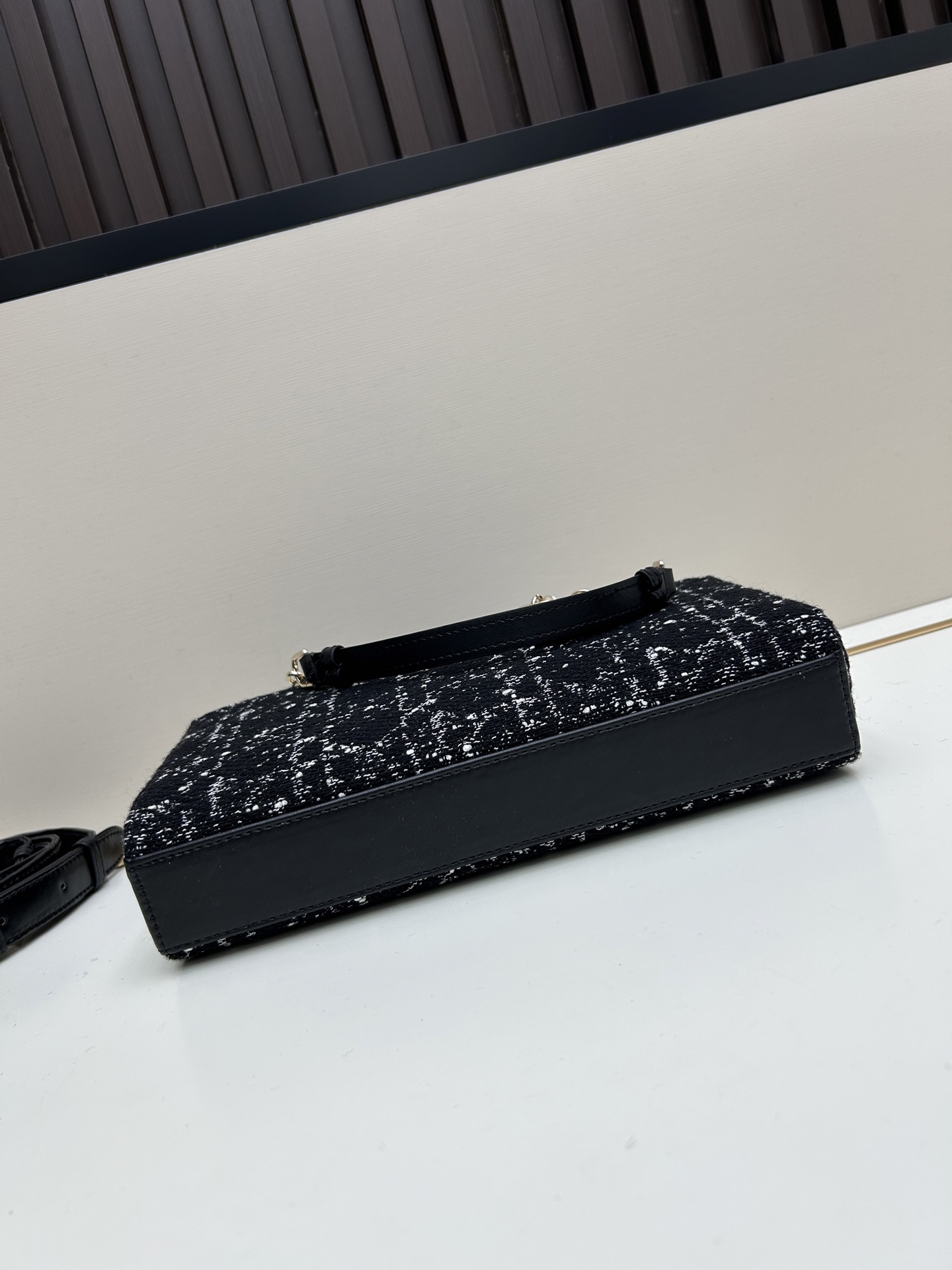 Dior A貨黑白格紋小方包 質感絨布鏈條設計日常通勤包| 11 Dior A貨黑白格紋小方包 質感絨布鏈條設計日常通勤包