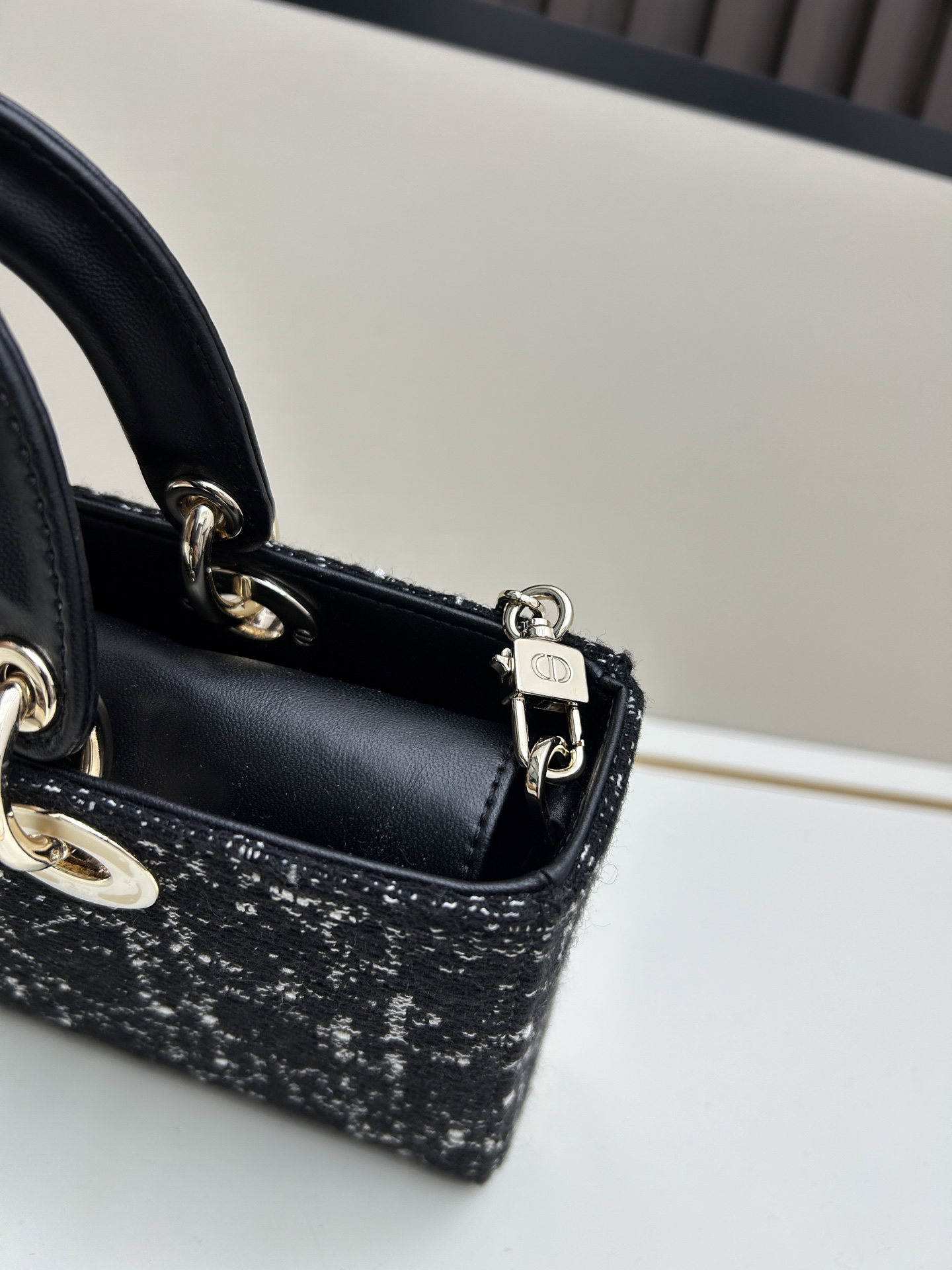 Dior A貨黑白格紋小方包 質感絨布鏈條設計日常通勤包| 10 Dior A貨黑白格紋小方包 質感絨布鏈條設計日常通勤包