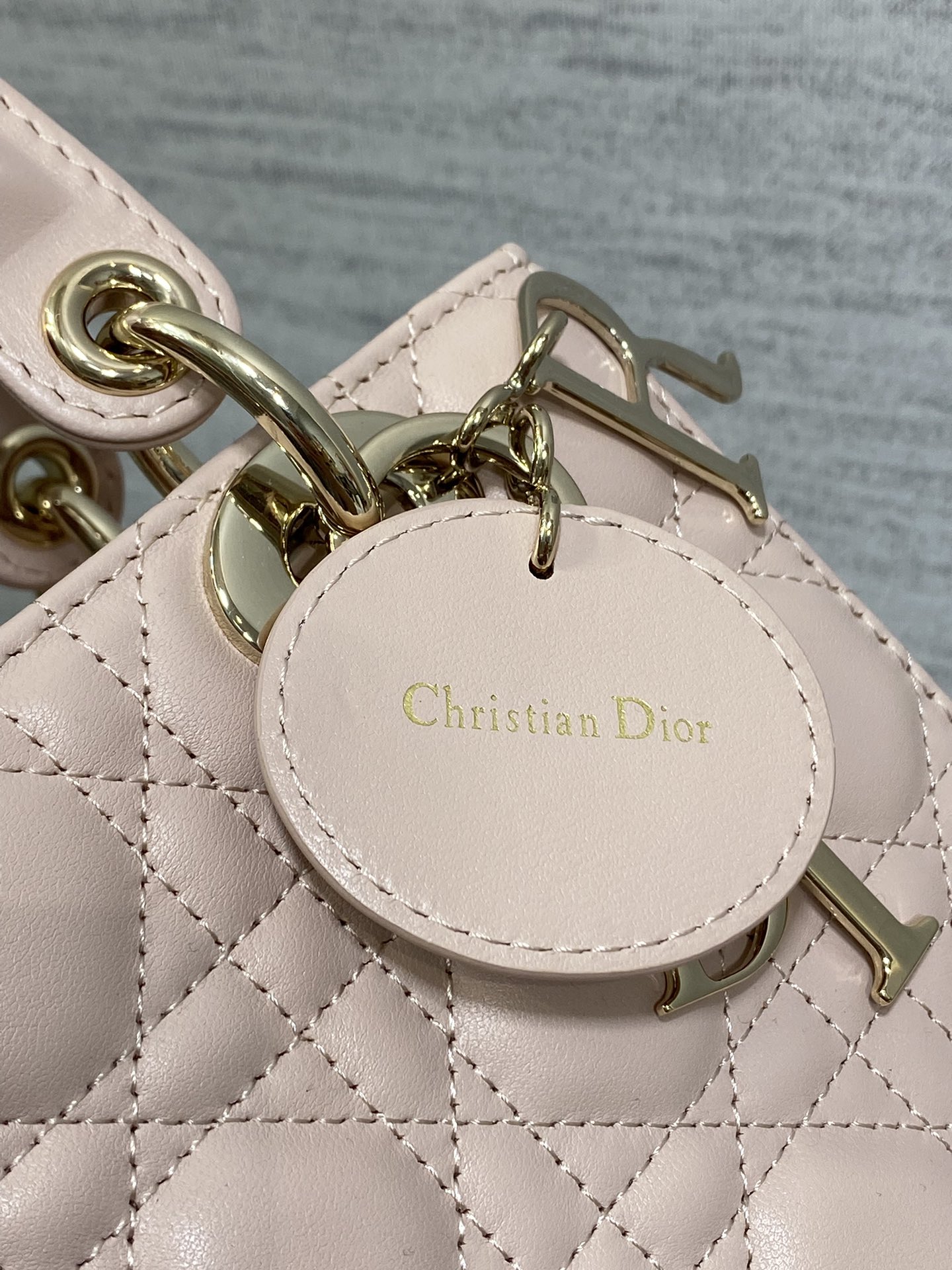 Dior 高仿裸粉色迷你Lady包 柔美風格百搭款| 12 Dior 高仿裸粉色迷你Lady包 柔美風格百搭款