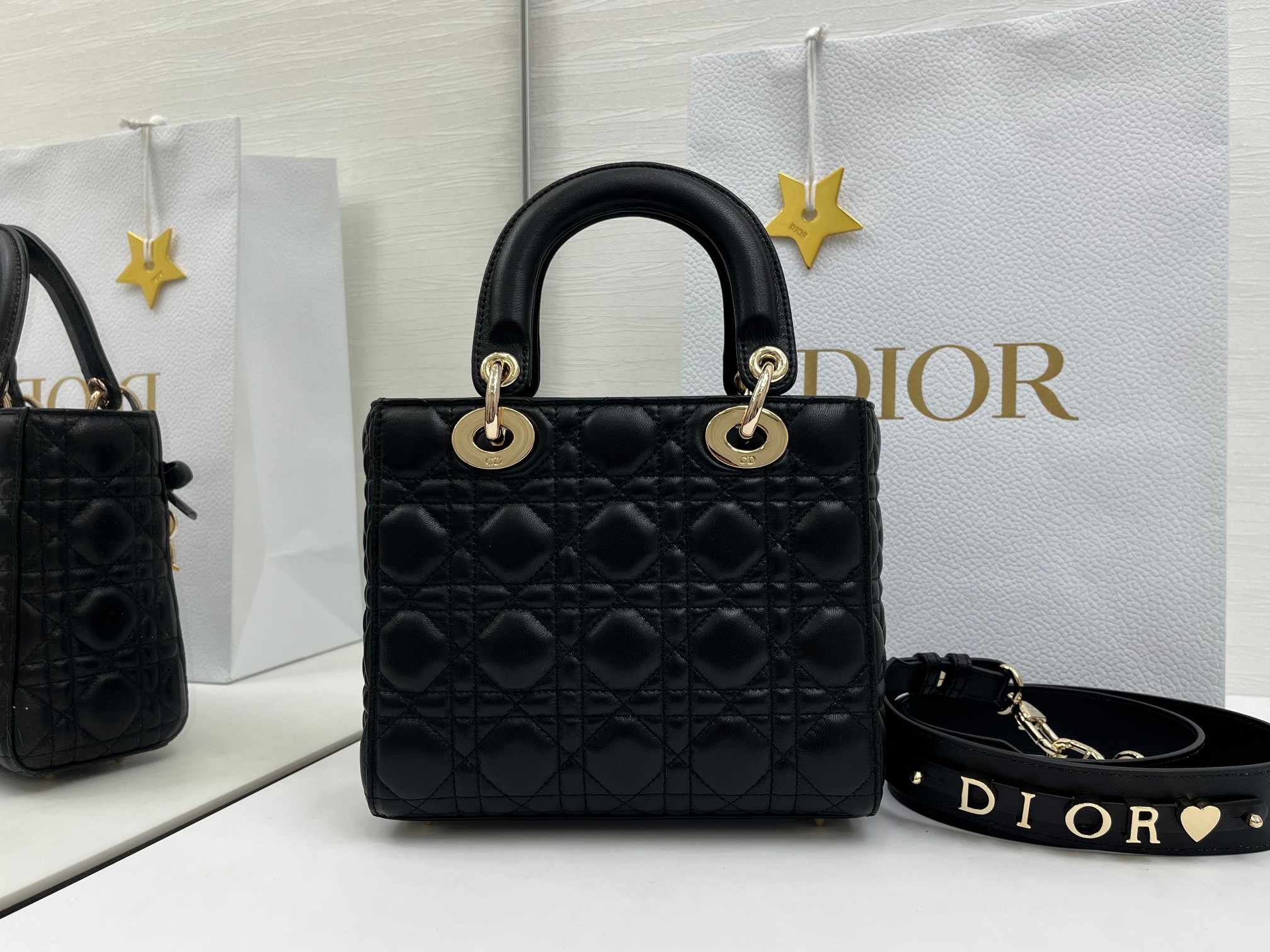 原單Dior Lady D-Joy黑色羊皮包 極簡蝴蝶結吊飾斜背設計| 11 原單Dior Lady D-Joy黑色羊皮包 極簡蝴蝶結吊飾斜背設計