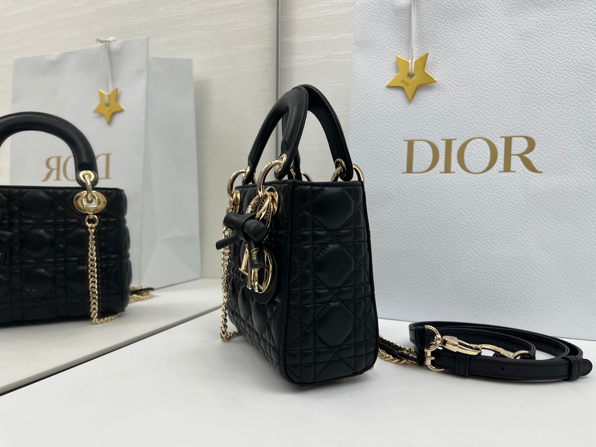 高仿Dior Lady D-Joy黑色迷你包 金屬鏈條蝴蝶結設計| 11 高仿Dior Lady D-Joy黑色迷你包 金屬鏈條蝴蝶結設計