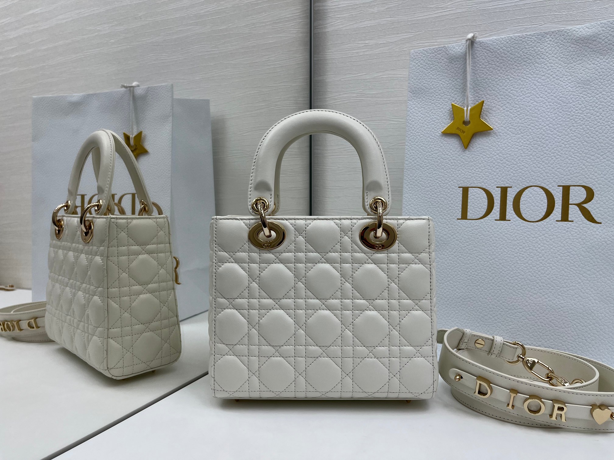 一比一Dior Lady D-Joy白色迷你包 蝴蝶結金扣氣質款式| 12 一比一Dior Lady D-Joy白色迷你包 蝴蝶結金扣氣質款式