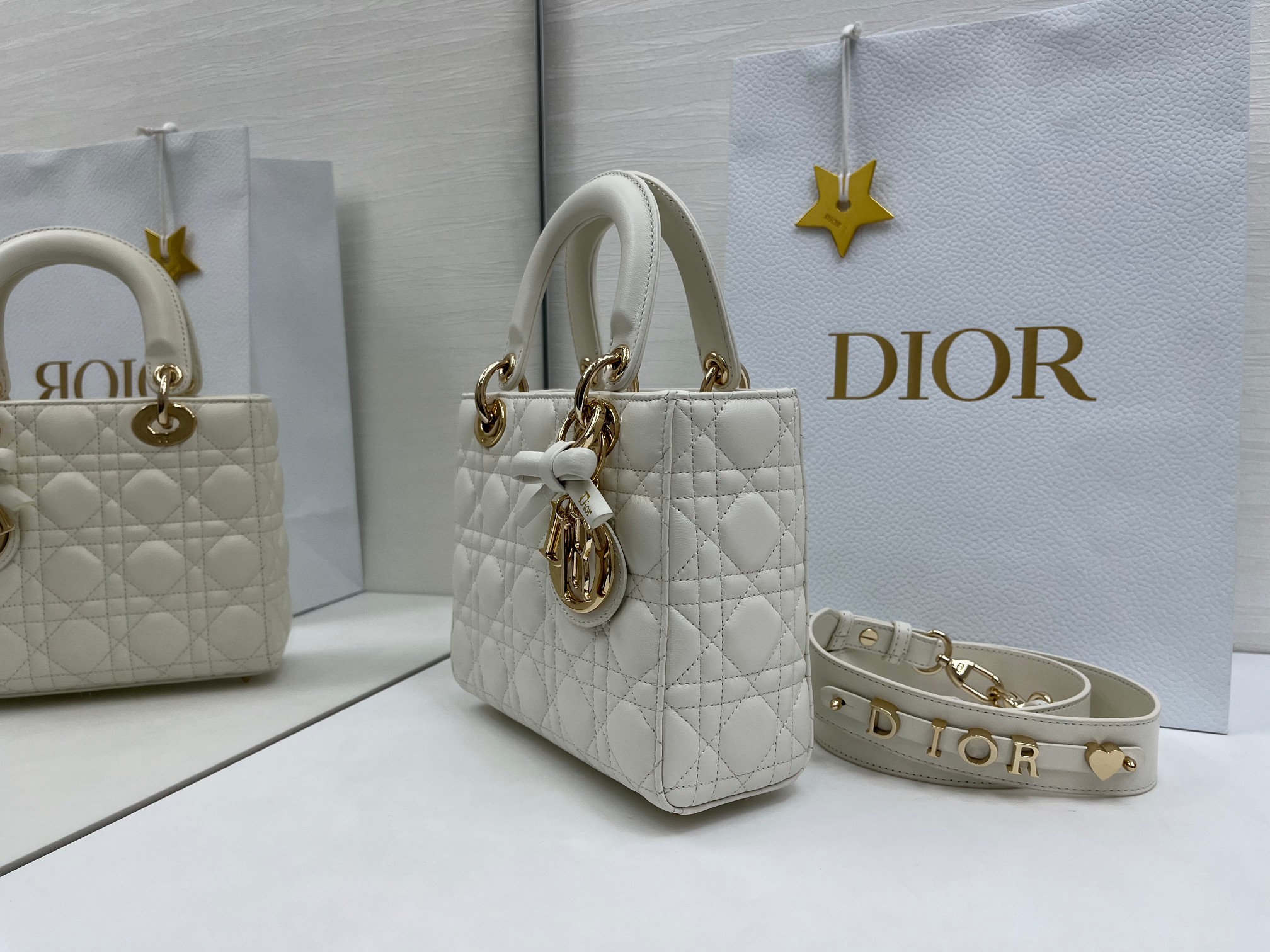 一比一Dior Lady D-Joy白色迷你包 蝴蝶結金扣氣質款式| 11 一比一Dior Lady D-Joy白色迷你包 蝴蝶結金扣氣質款式
