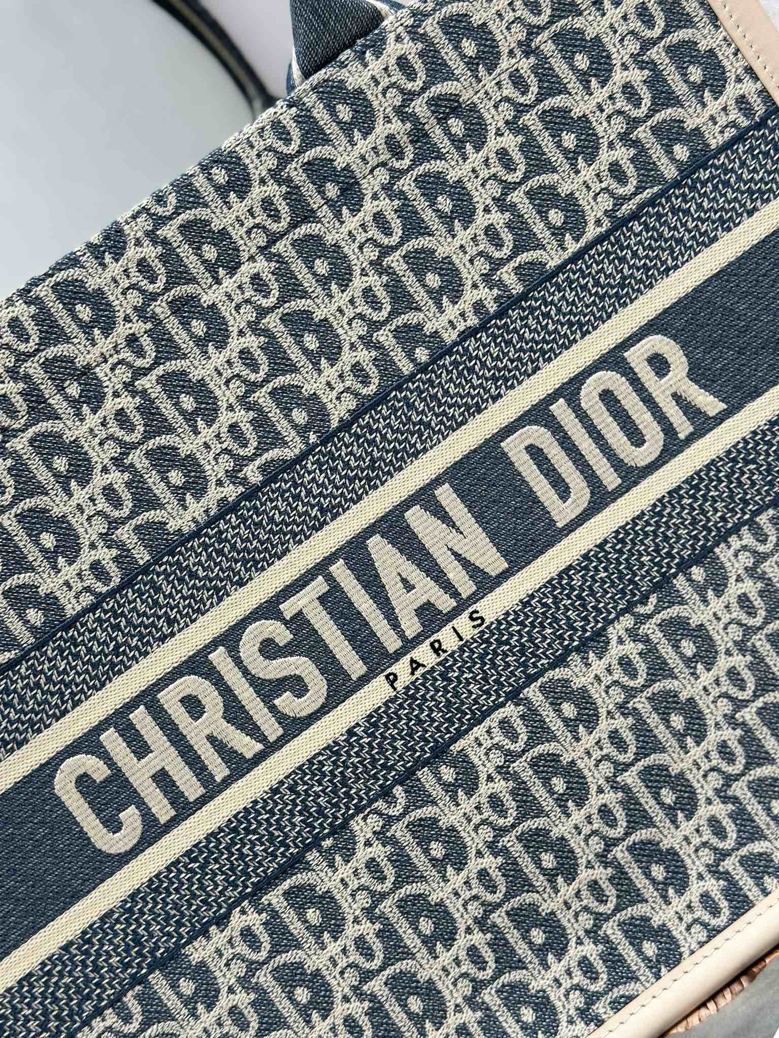 原單Dior Book Tote海軍藍滿版刺繡托特包 經典大尺寸托特設計| 13 原單Dior Book Tote海軍藍滿版刺繡托特包 經典大尺寸托特設計