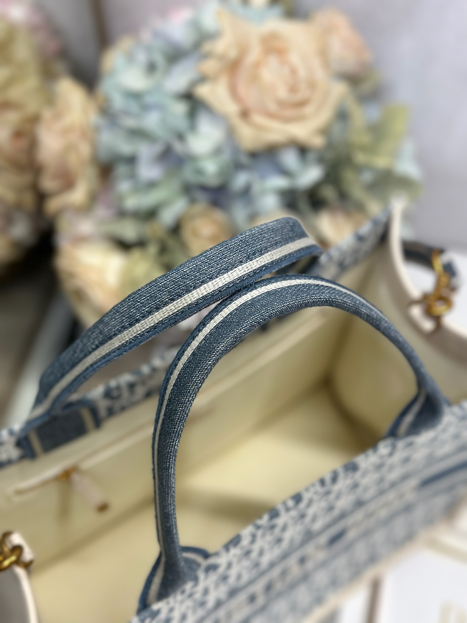 原單Dior Book Tote海軍藍滿版刺繡托特包 經典大尺寸托特設計| 11 原單Dior Book Tote海軍藍滿版刺繡托特包 經典大尺寸托特設計