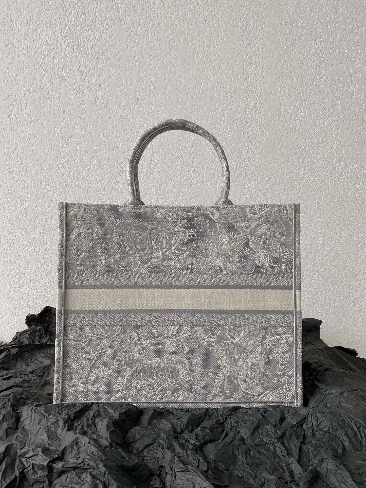 一比一Dior Book Tote刺繡帆布托特包 灰白配色藝術大容量款| 13 一比一Dior Book Tote刺繡帆布托特包 灰白配色藝術大容量款