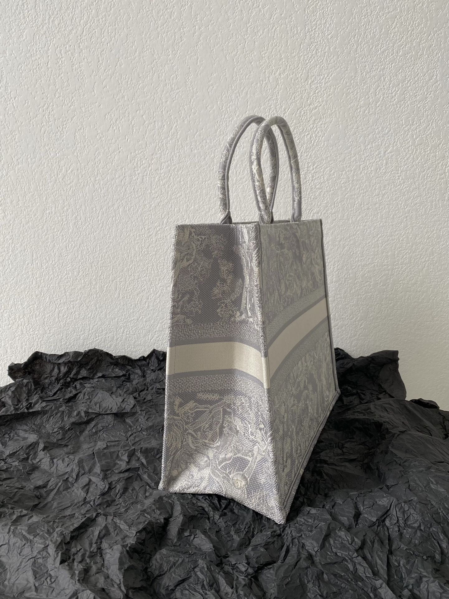一比一Dior Book Tote刺繡帆布托特包 灰白配色藝術大容量款| 12 一比一Dior Book Tote刺繡帆布托特包 灰白配色藝術大容量款