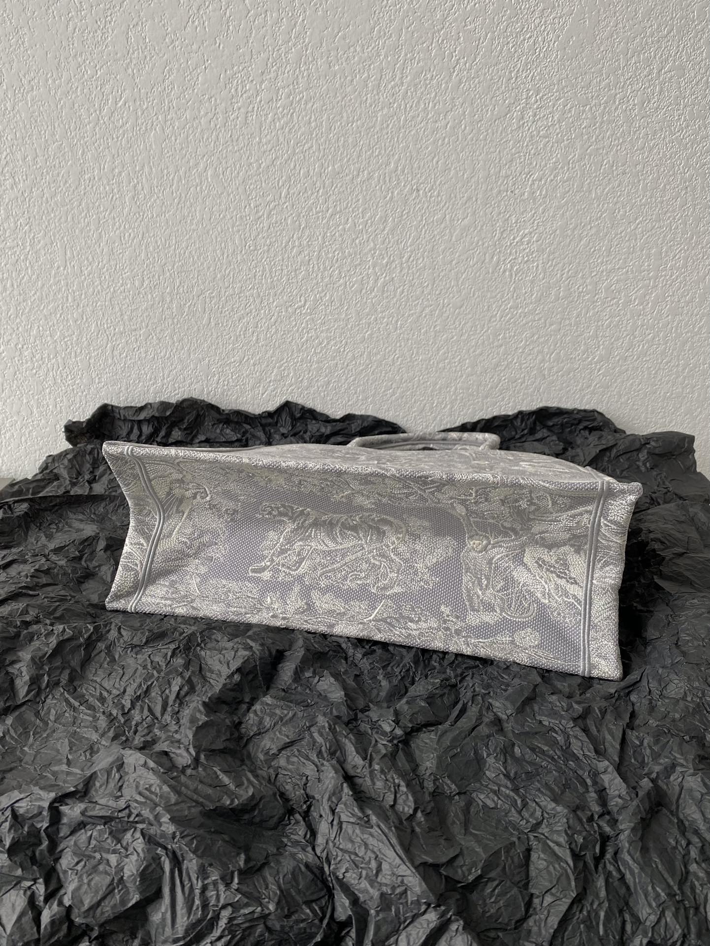 一比一Dior Book Tote刺繡帆布托特包 灰白配色藝術大容量款| 11 一比一Dior Book Tote刺繡帆布托特包 灰白配色藝術大容量款