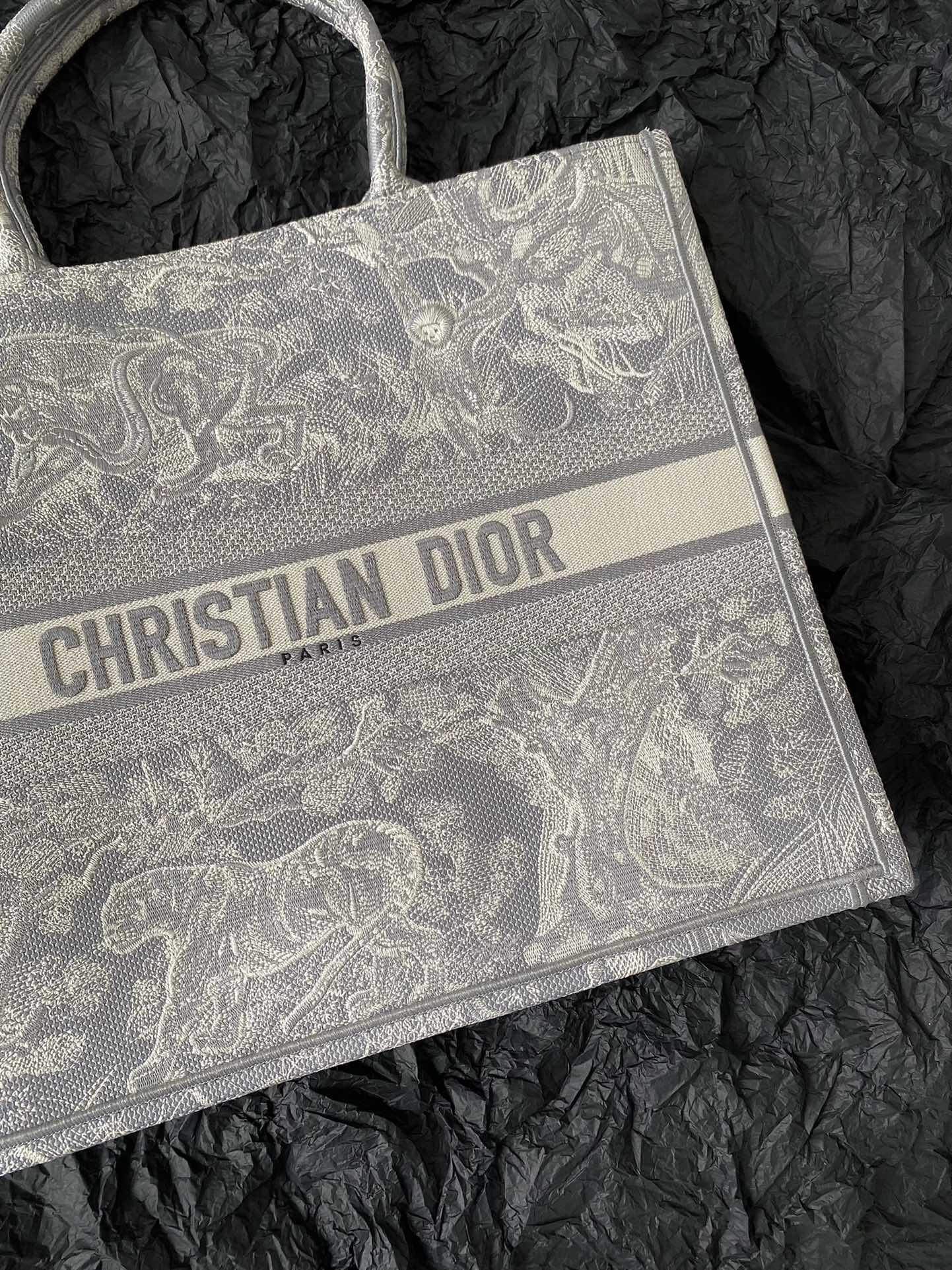 一比一Dior Book Tote刺繡帆布托特包 灰白配色藝術大容量款| 10 一比一Dior Book Tote刺繡帆布托特包 灰白配色藝術大容量款