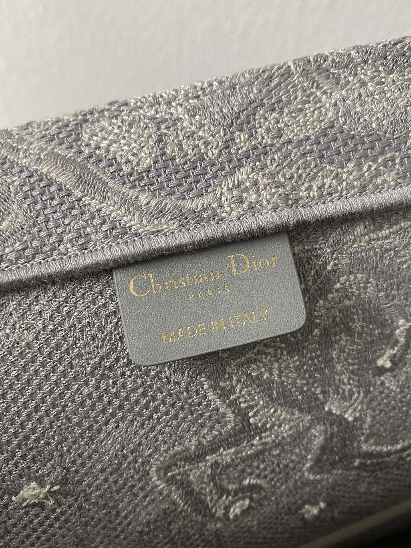 一比一Dior Book Tote刺繡帆布托特包 灰白配色藝術大容量款| 7 一比一Dior Book Tote刺繡帆布托特包 灰白配色藝術大容量款