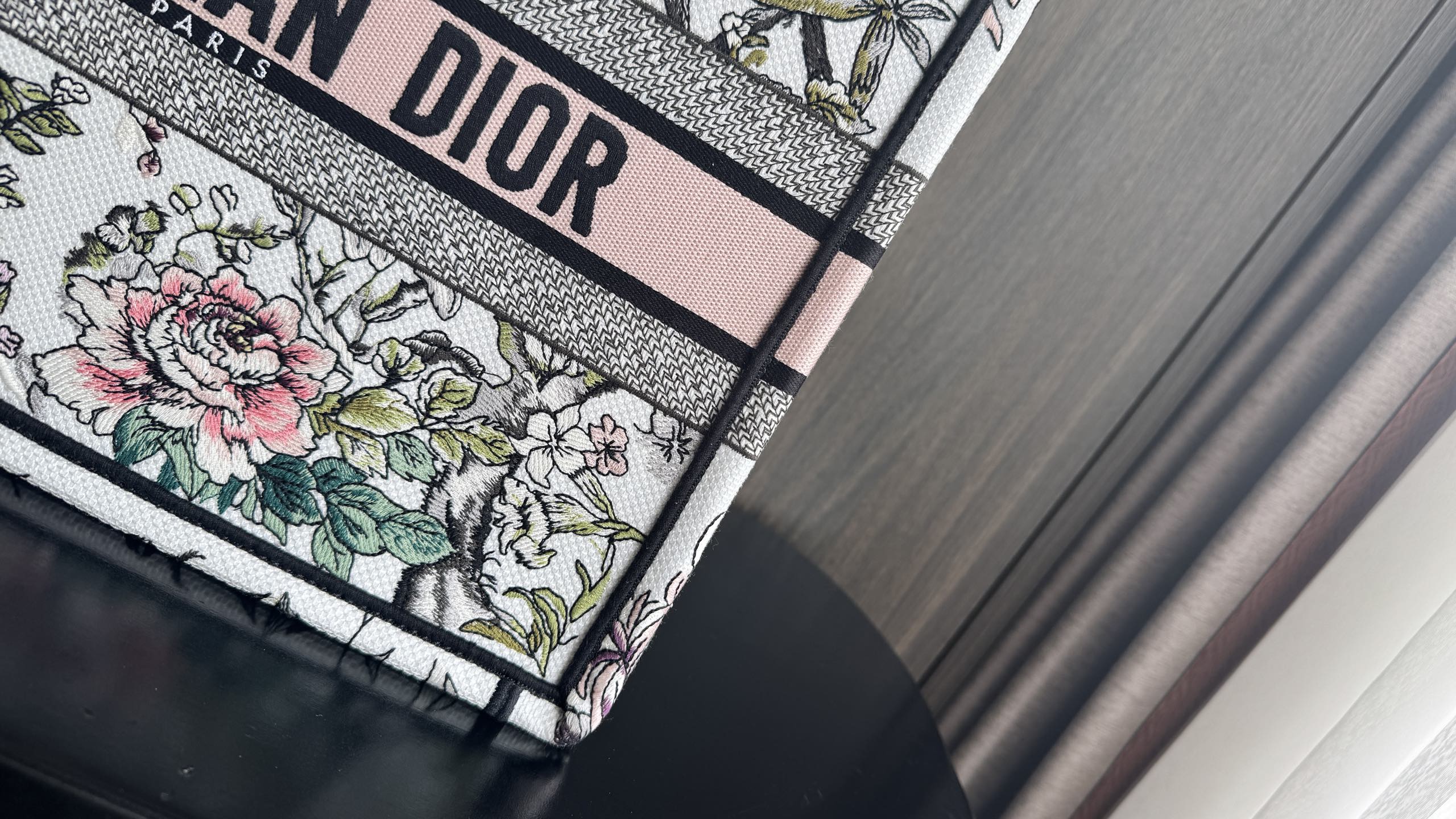 一比一Dior Book Tote刺繡托特包 粉色花卉圖騰帆布印花款| 12 一比一Dior Book Tote刺繡托特包 粉色花卉圖騰帆布印花款