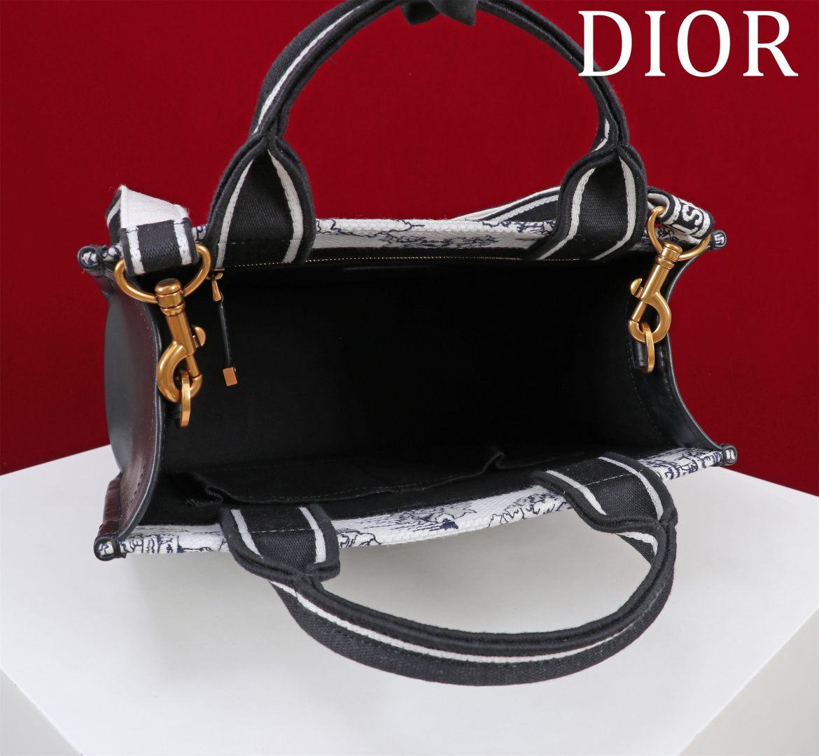 原單Dior Book Tote黑白風格印花托特包 中性藝術刺繡設計| 11 原單Dior Book Tote黑白風格印花托特包 中性藝術刺繡設計