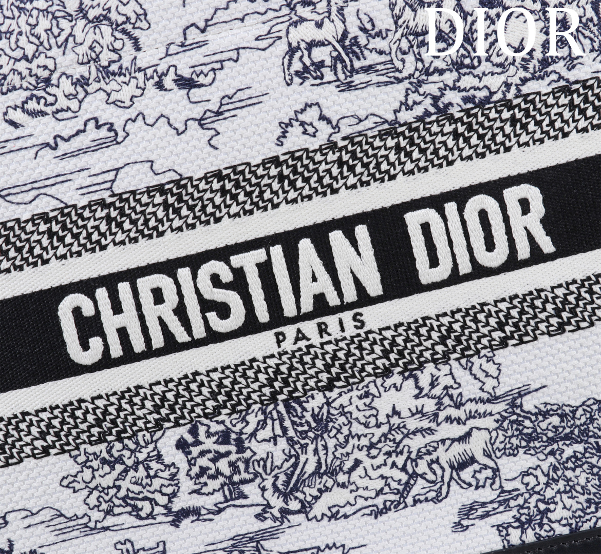 原單Dior Book Tote黑白風格印花托特包 中性藝術刺繡設計| 10 原單Dior Book Tote黑白風格印花托特包 中性藝術刺繡設計