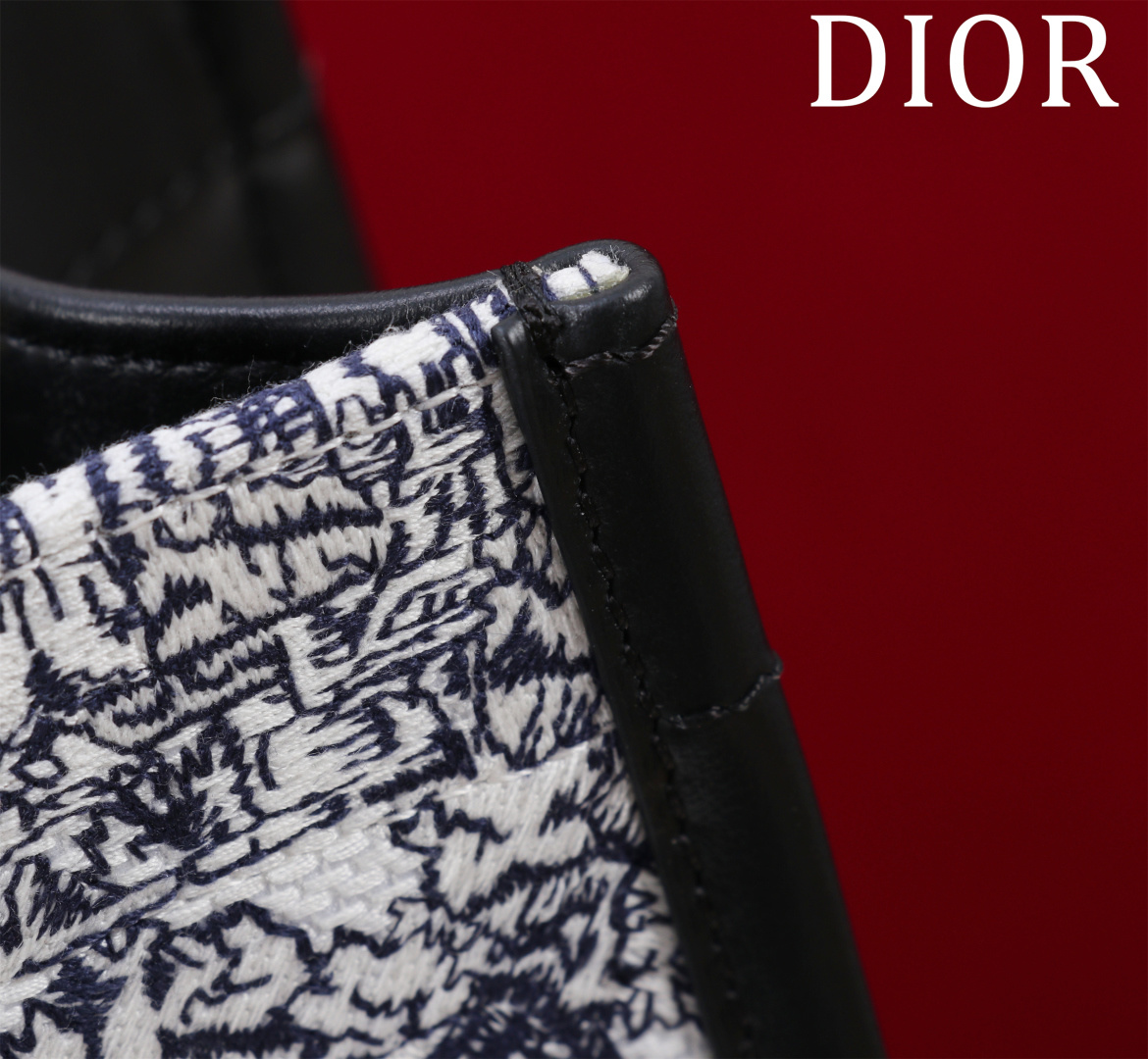 原單Dior Book Tote黑白風格印花托特包 中性藝術刺繡設計| 8 原單Dior Book Tote黑白風格印花托特包 中性藝術刺繡設計