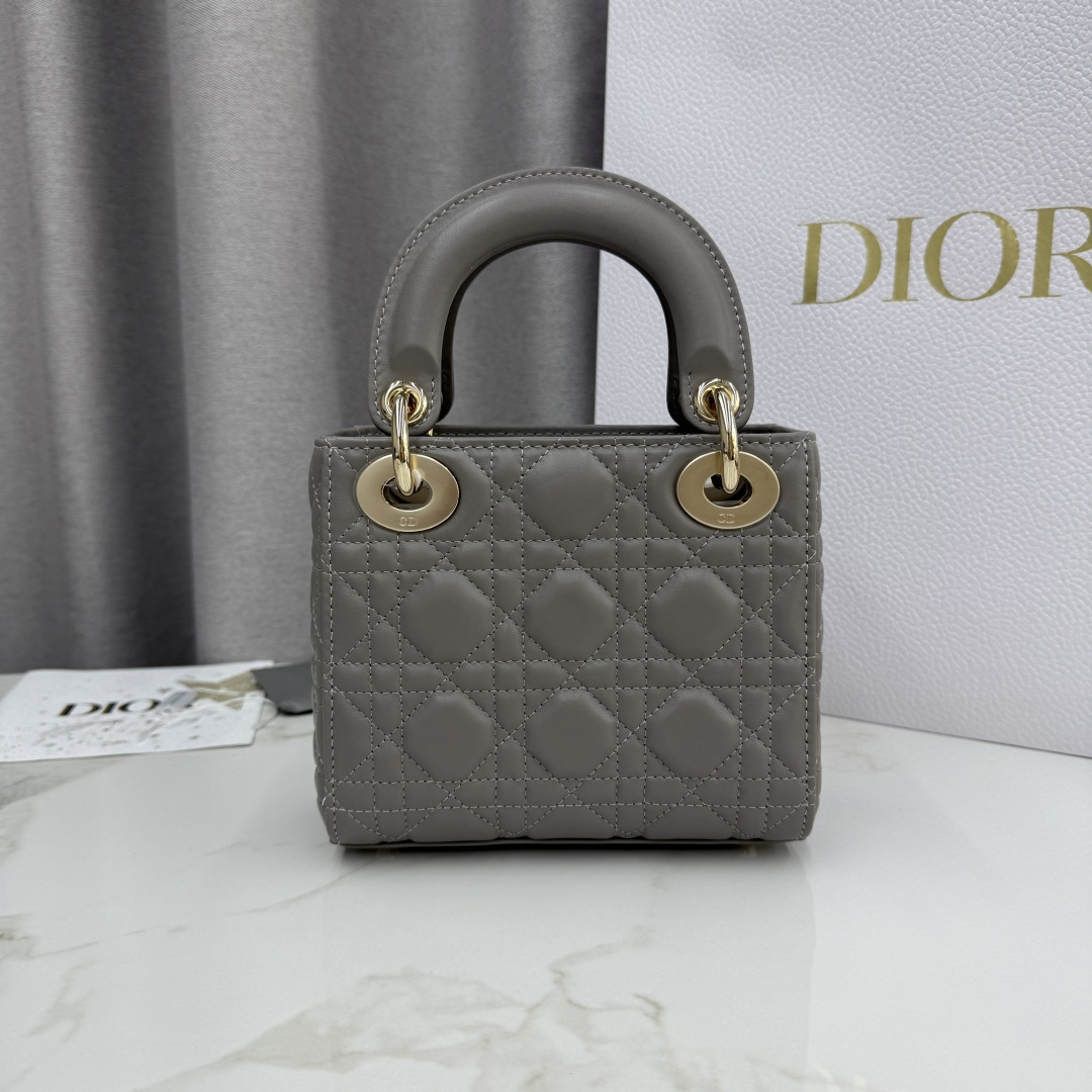 高仿Dior灰色Lady藤格包 金屬D吊飾小款精品手提包| 13 高仿Dior灰色Lady藤格包 金屬D吊飾小款精品手提包