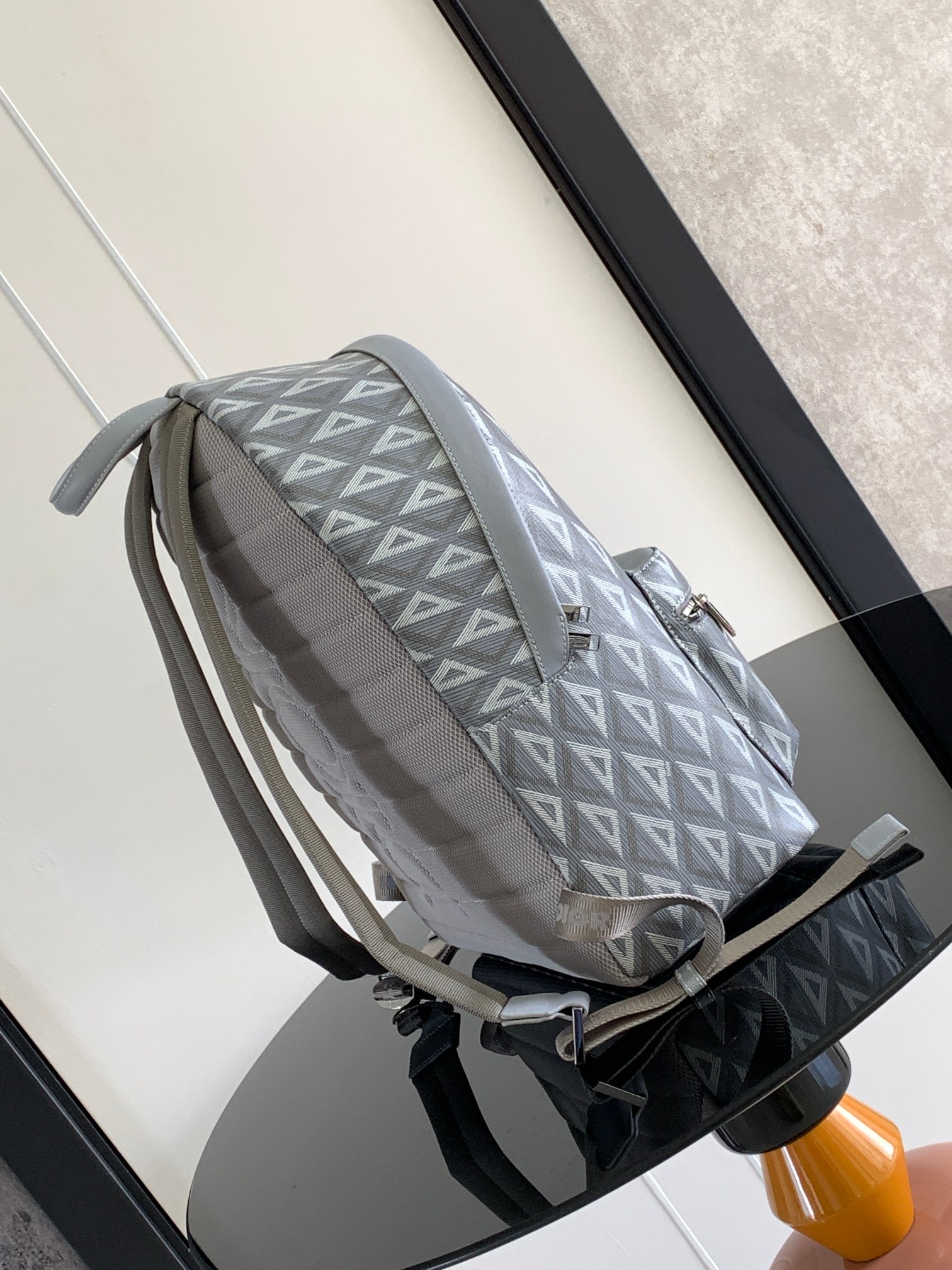 Dior 高仿男士後背包幾何圖騰設計輕量機能款| 14 Dior 高仿男士後背包幾何圖騰設計輕量機能款