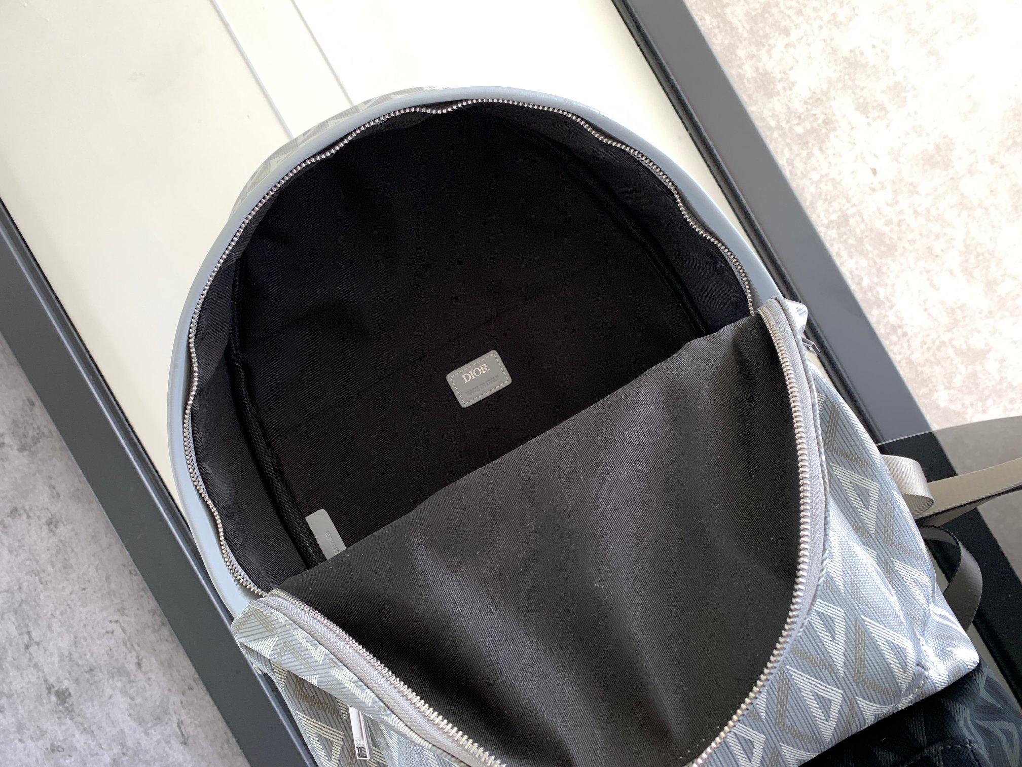 Dior 高仿男士後背包幾何圖騰設計輕量機能款| 8 Dior 高仿男士後背包幾何圖騰設計輕量機能款