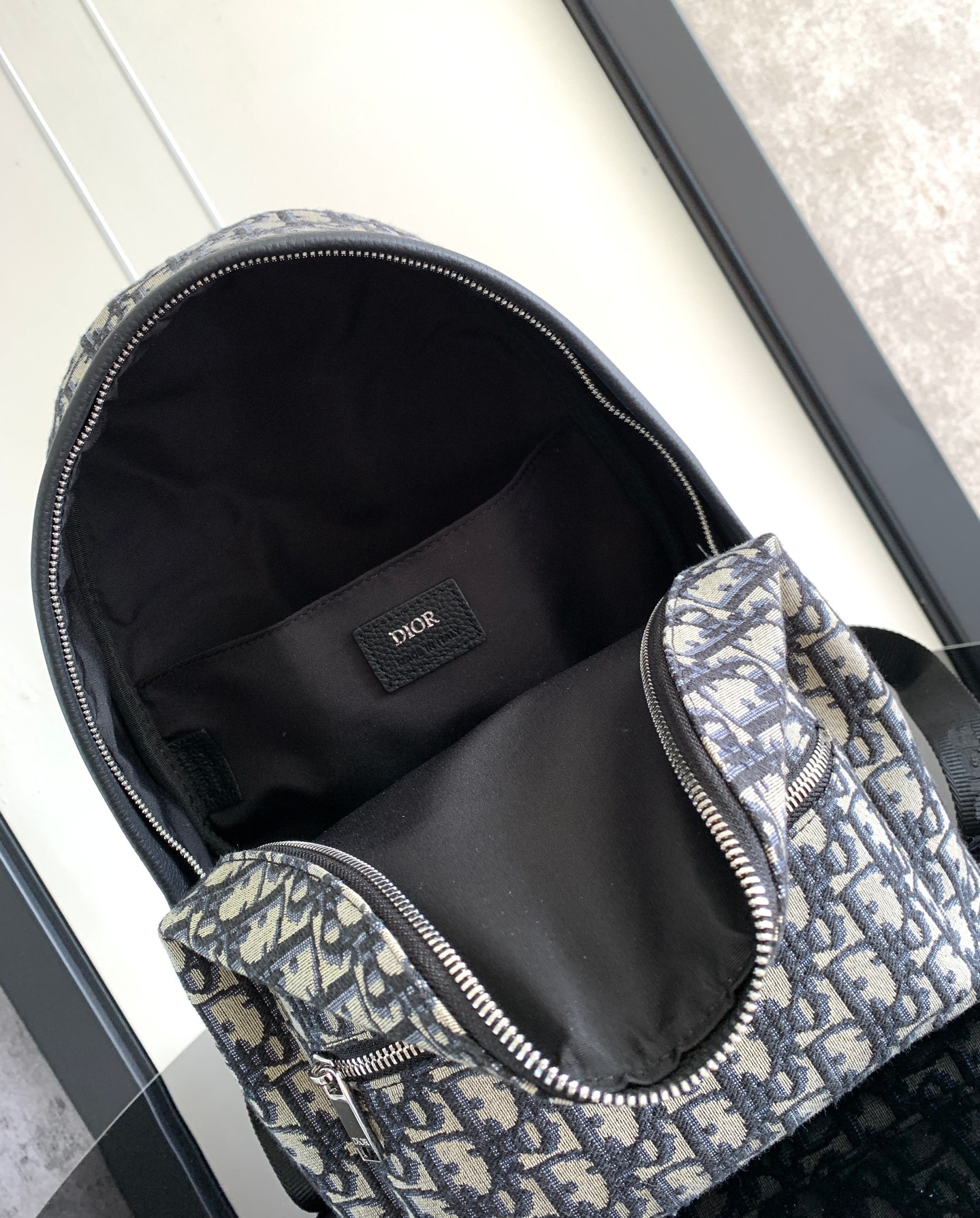 Dior 高仿Oblique老花後背包男款經典再現| 8 Dior 高仿Oblique老花後背包男款經典再現