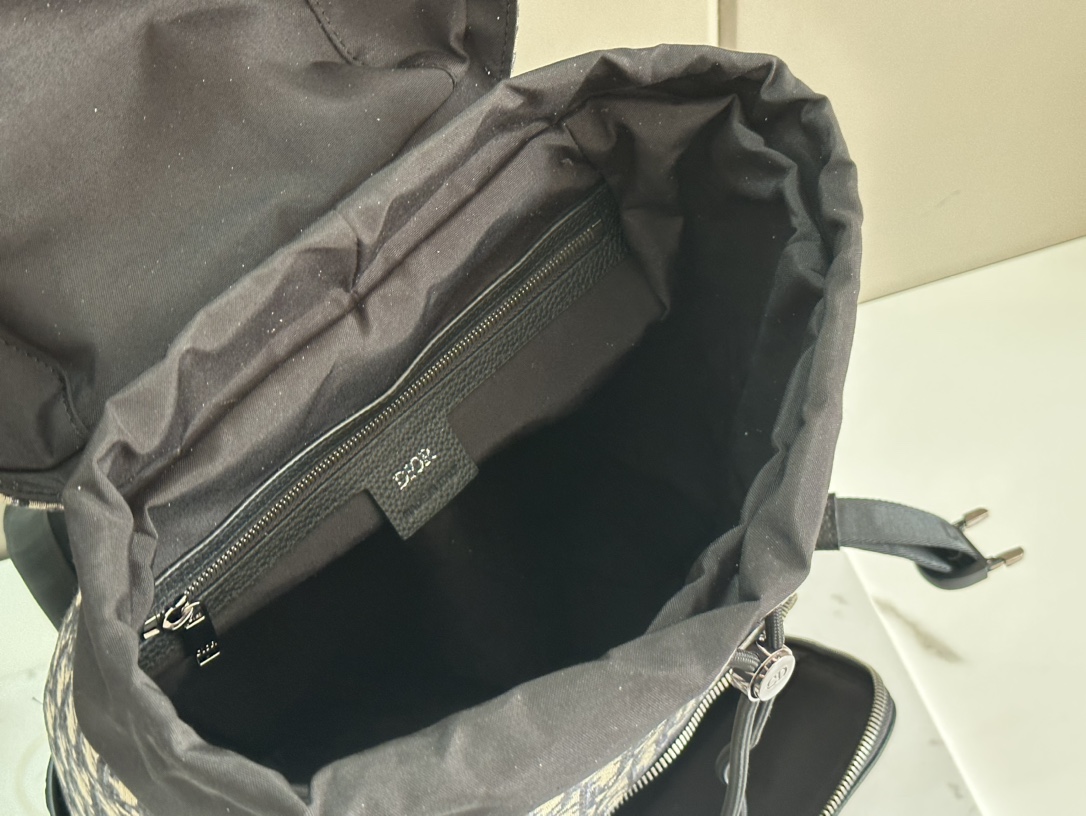 Dior 一比一復刻男士後背包老花束口多口袋設計款| 8 Dior 一比一復刻男士後背包老花束口多口袋設計款