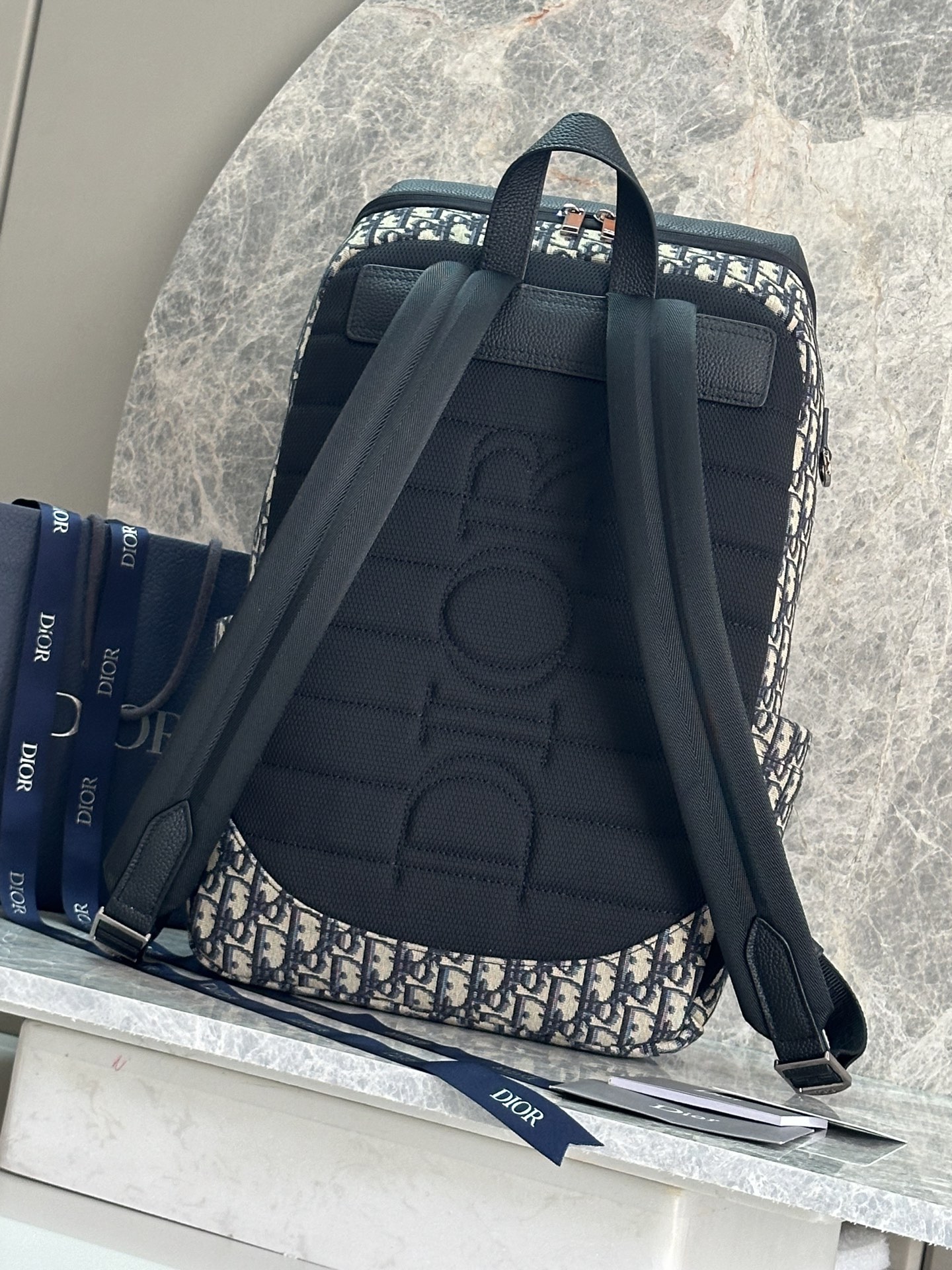 Dior 高仿Oblique老花後背包上蓋設計雙側口袋款| 13 Dior 高仿Oblique老花後背包上蓋設計雙側口袋款