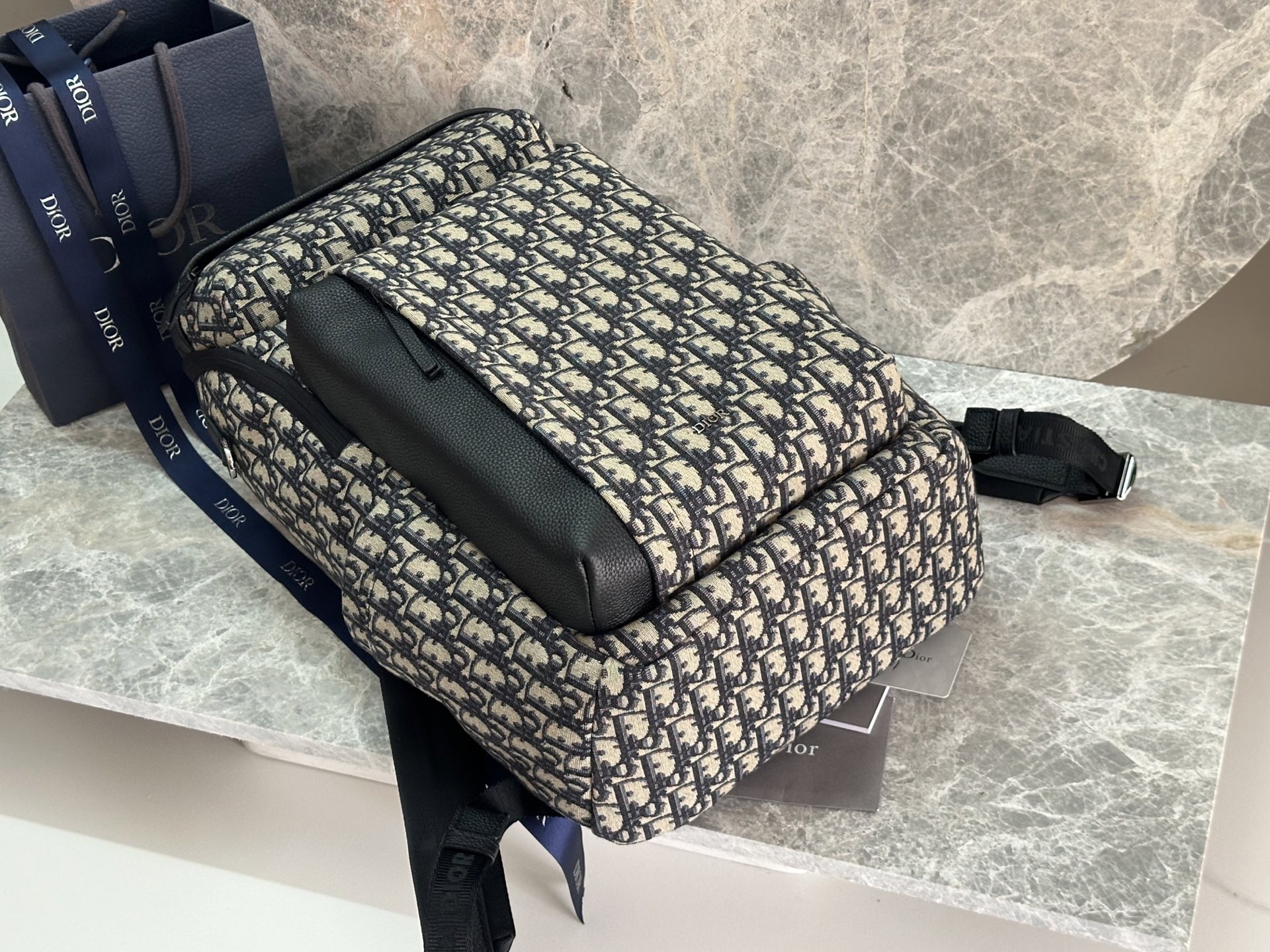 Dior 高仿Oblique老花後背包上蓋設計雙側口袋款| 12 Dior 高仿Oblique老花後背包上蓋設計雙側口袋款