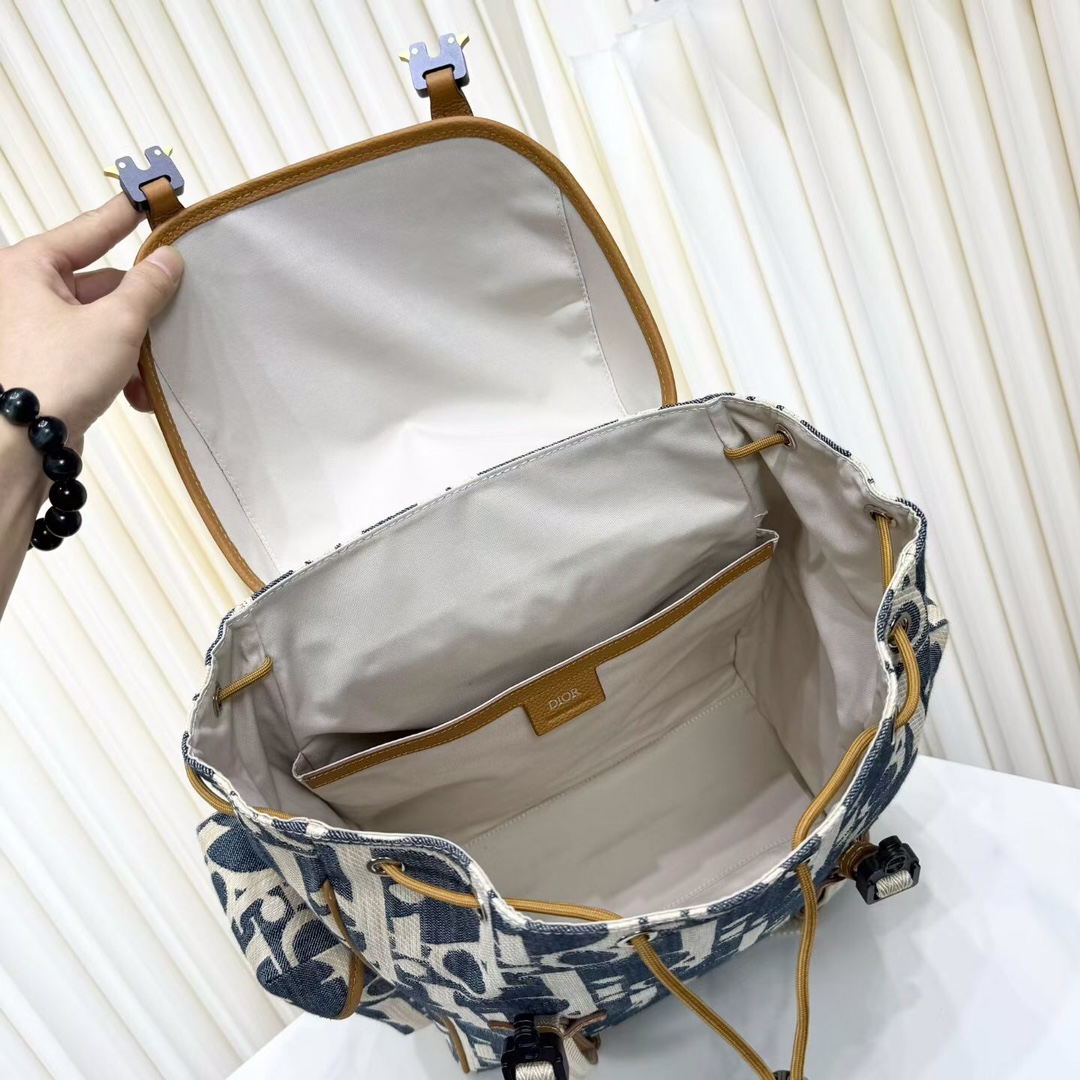 Dior A貨復古風後背包大Logo款式潮感強烈| 8 Dior A貨復古風後背包大Logo款式潮感強烈