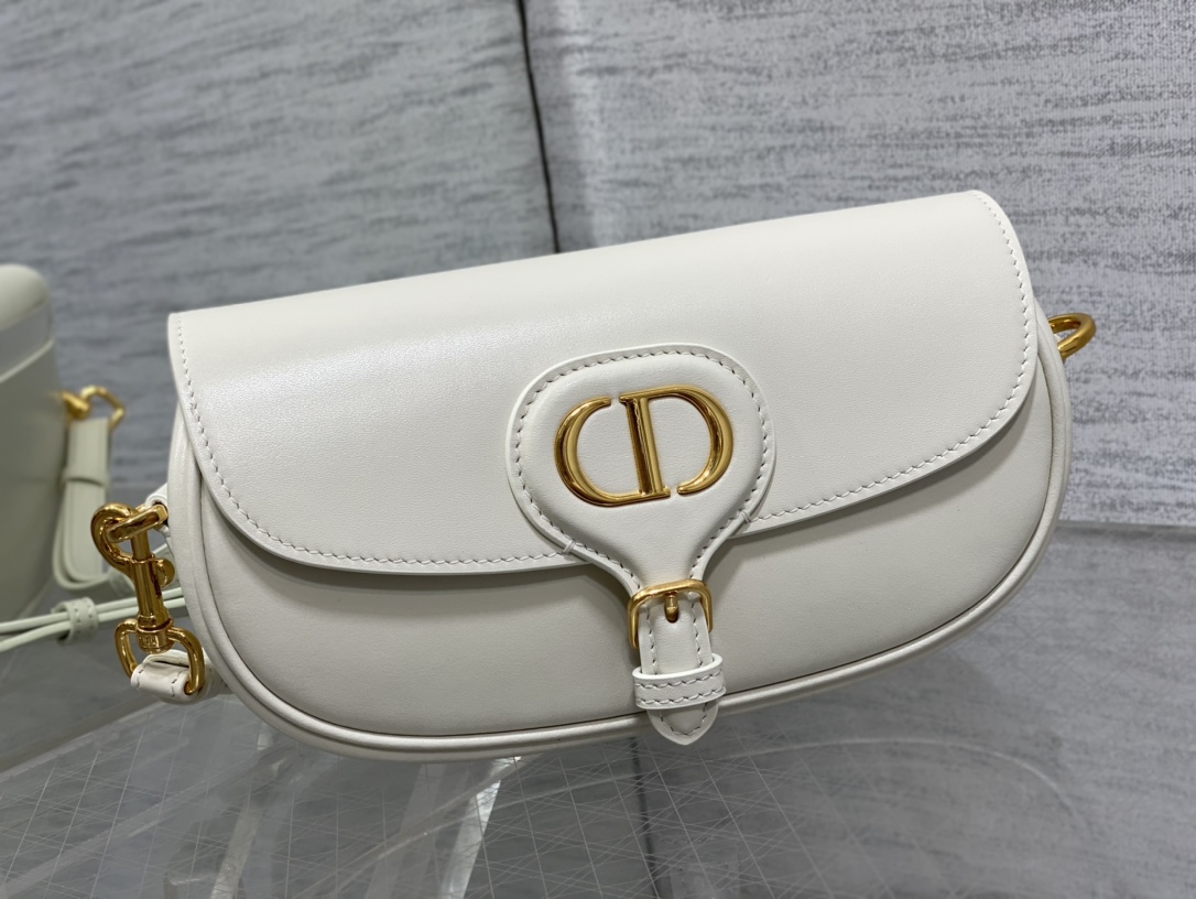 Dior 高仿CD Logo白色皮革Bobby半月包 氣質優雅通勤推薦| 14 Dior 高仿CD Logo白色皮革Bobby半月包 氣質優雅通勤推薦