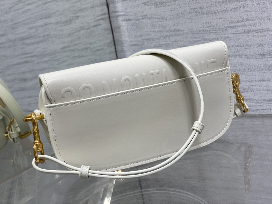Dior 高仿CD Logo白色皮革Bobby半月包 氣質優雅通勤推薦| 12 Dior 高仿CD Logo白色皮革Bobby半月包 氣質優雅通勤推薦