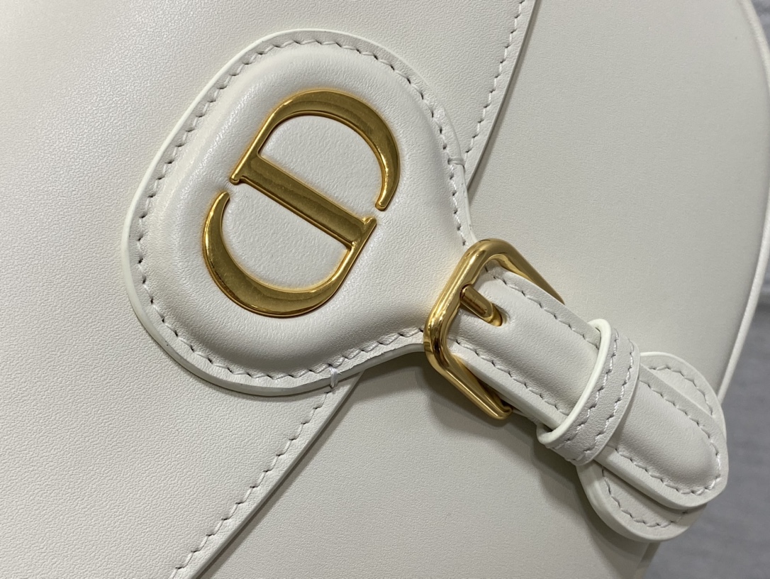 Dior 一比一白色CD Logo小型Bobby半月包 奢華金屬扣飾| 13 Dior 一比一白色CD Logo小型Bobby半月包 奢華金屬扣飾