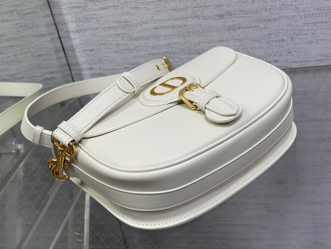 Dior 一比一白色CD Logo小型Bobby半月包 奢華金屬扣飾| 9 Dior 一比一白色CD Logo小型Bobby半月包 奢華金屬扣飾