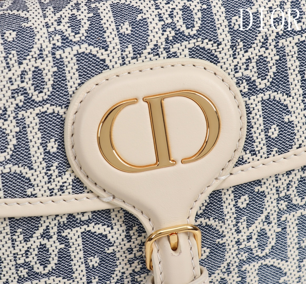 Dior 高仿CD Logo灰藍配色Bobby半月包 精緻刺繡圖騰款| 10 Dior 高仿CD Logo灰藍配色Bobby半月包 精緻刺繡圖騰款