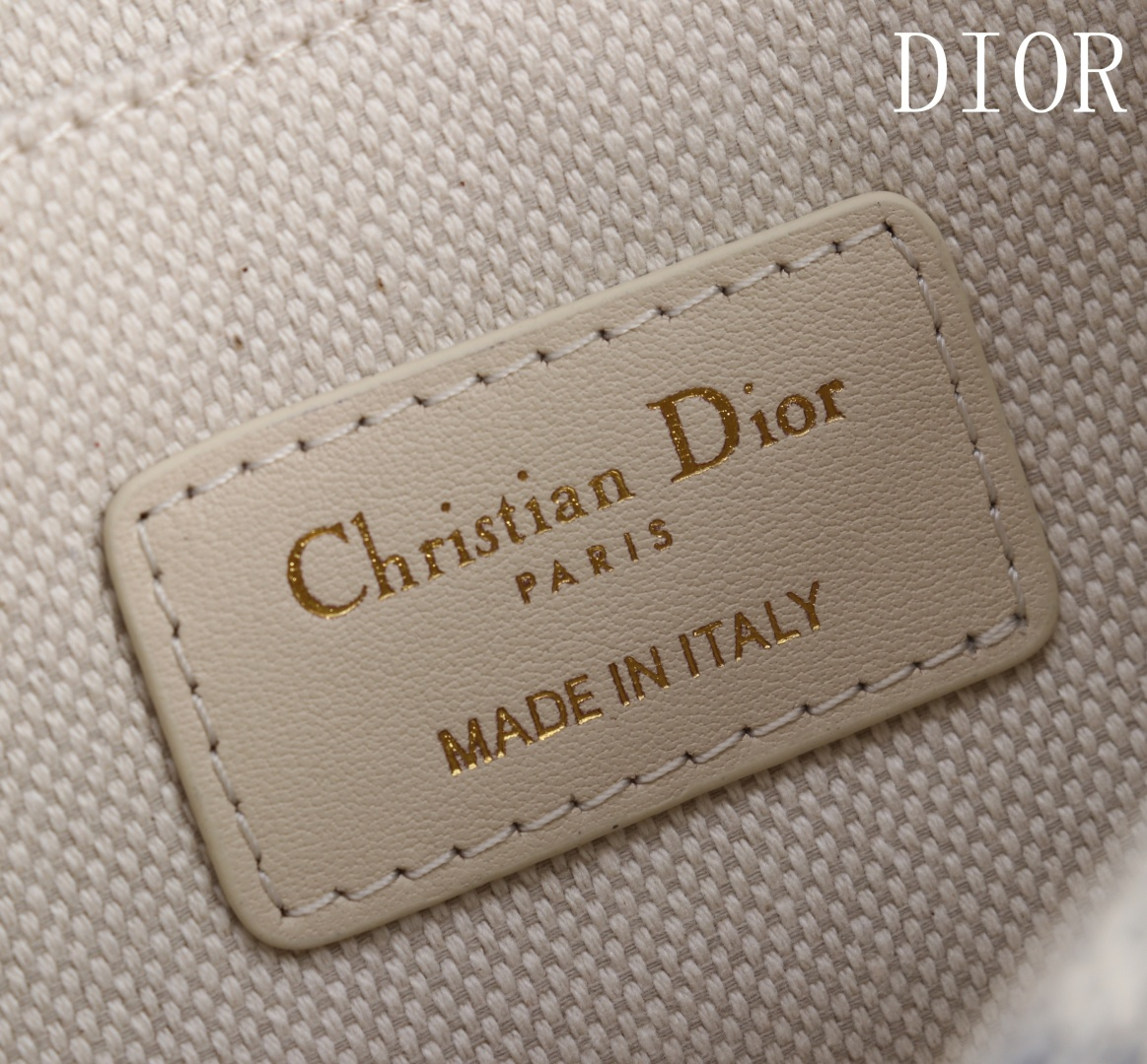 Dior 高仿CD Logo灰藍配色Bobby半月包 精緻刺繡圖騰款| 8 Dior 高仿CD Logo灰藍配色Bobby半月包 精緻刺繡圖騰款